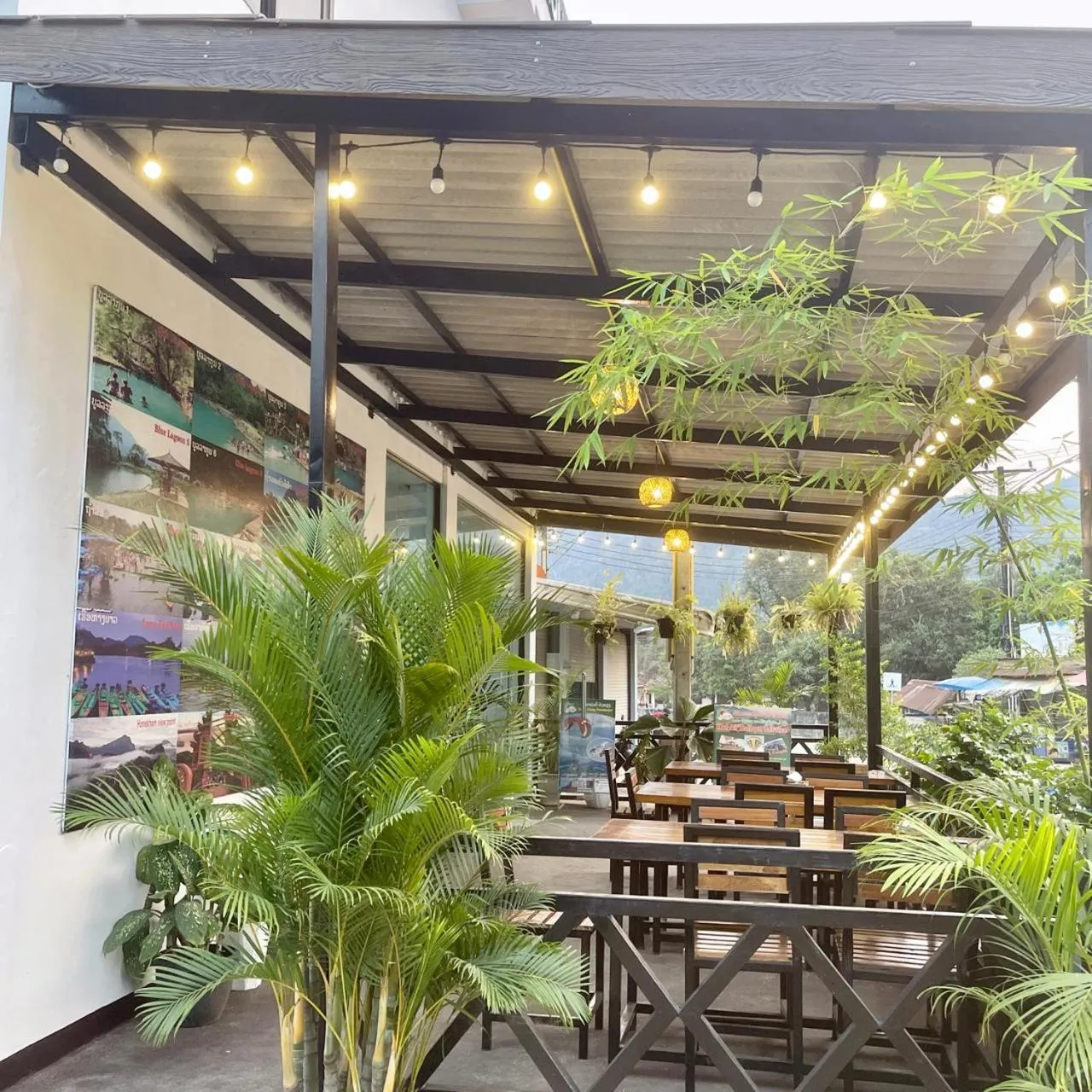 Patio in Smile Guesthouse VangVieng