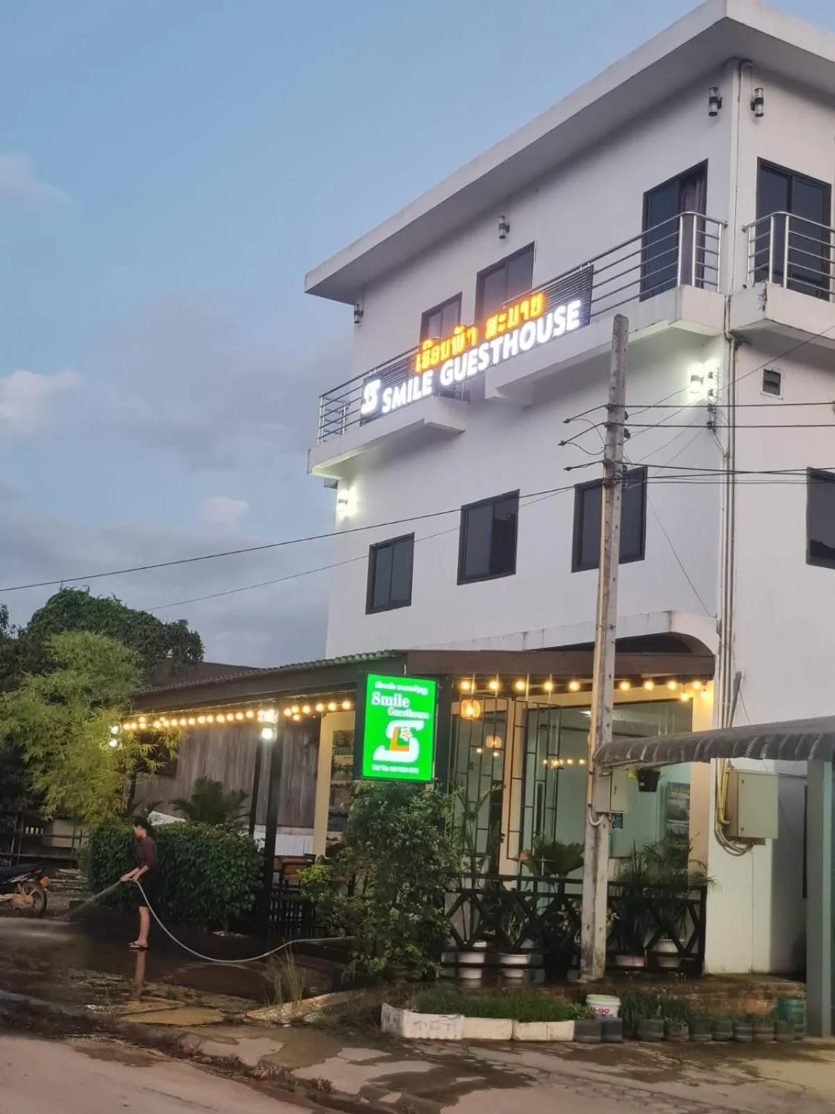 Property building in Smile Guesthouse VangVieng