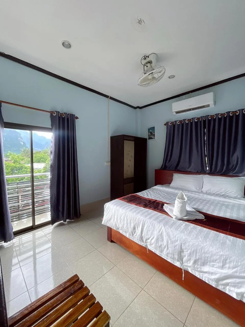 towels, Bed in Smile Guesthouse VangVieng