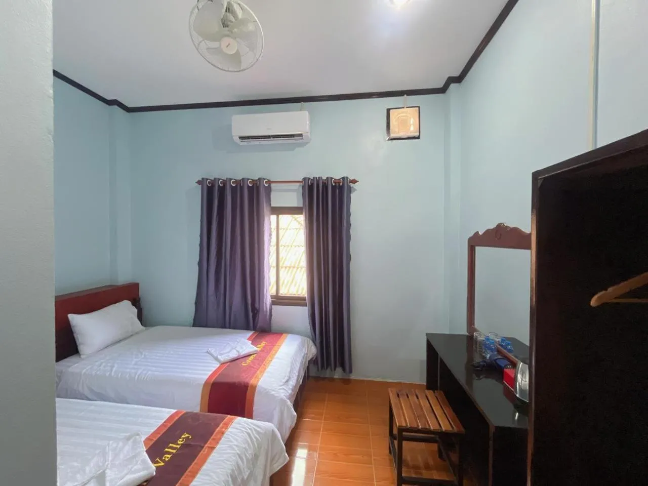 Photo of the whole room, Bed in Smile Guesthouse VangVieng