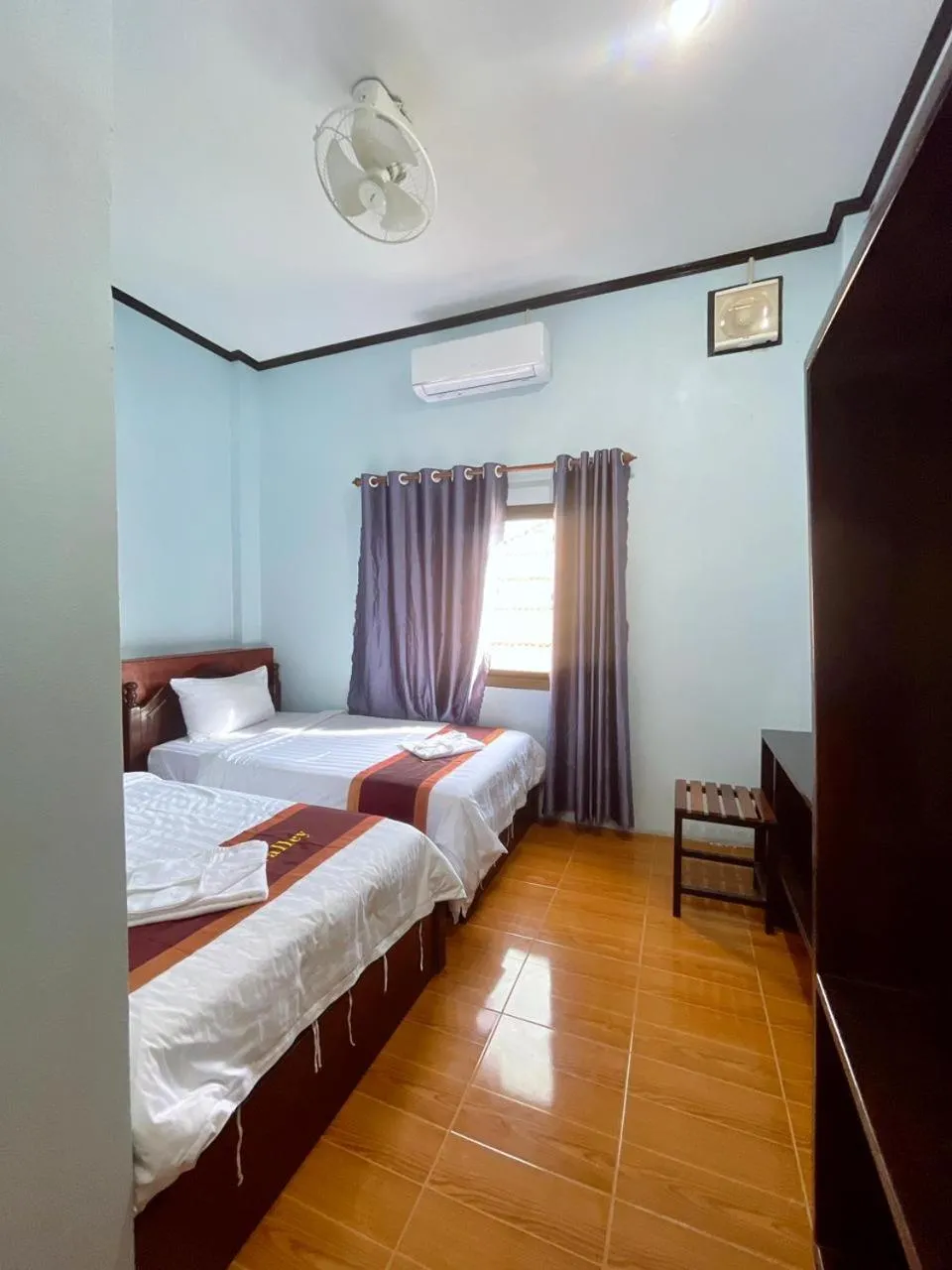 towels, Bed in Smile Guesthouse VangVieng