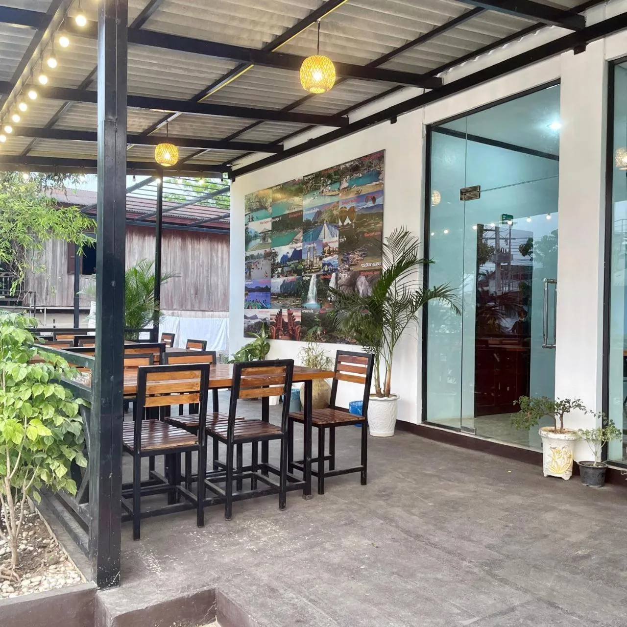Patio in Smile Guesthouse VangVieng
