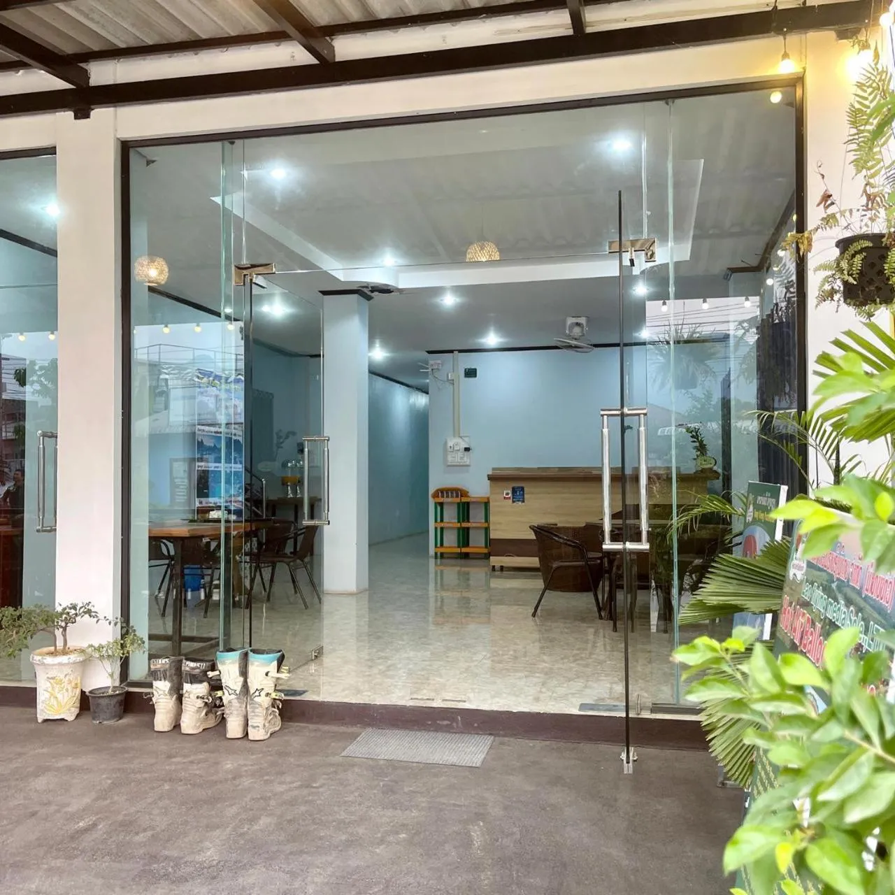 Property building in Smile Guesthouse VangVieng