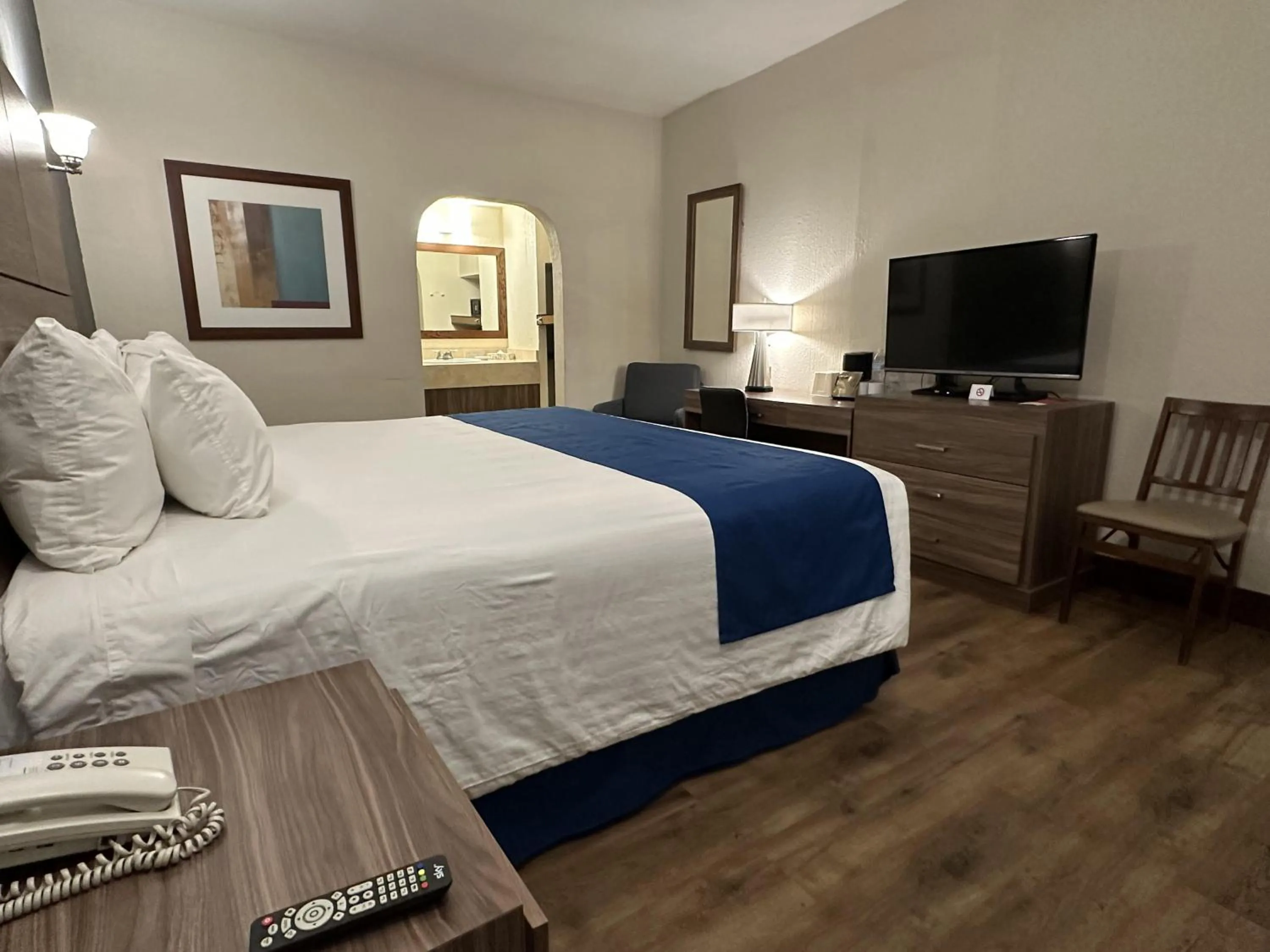 Bedroom, Bed in Best Western Cumbres Inn Cd. Cuauhtemoc