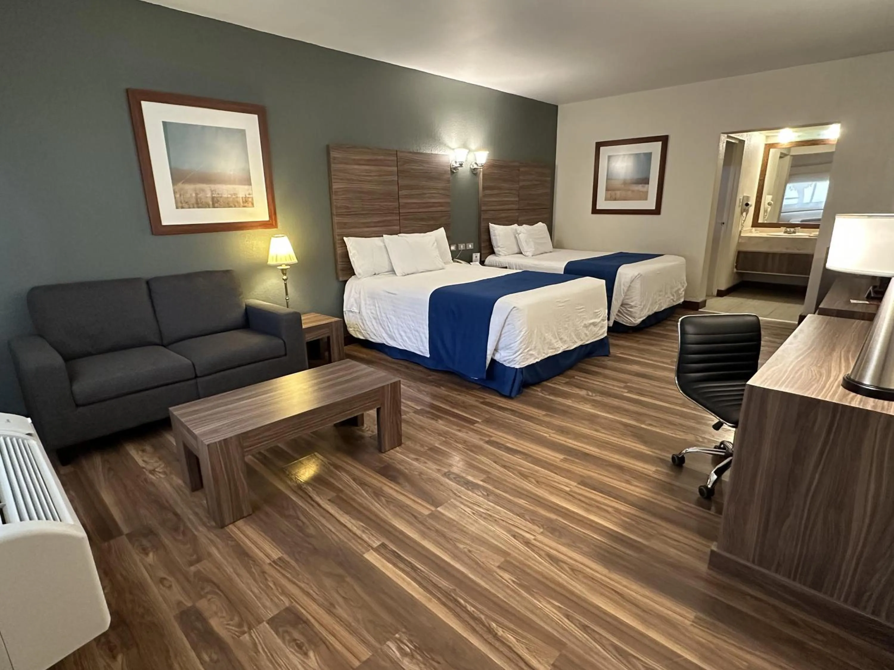 Photo of the whole room, Bed in Best Western Cumbres Inn Cd. Cuauhtemoc