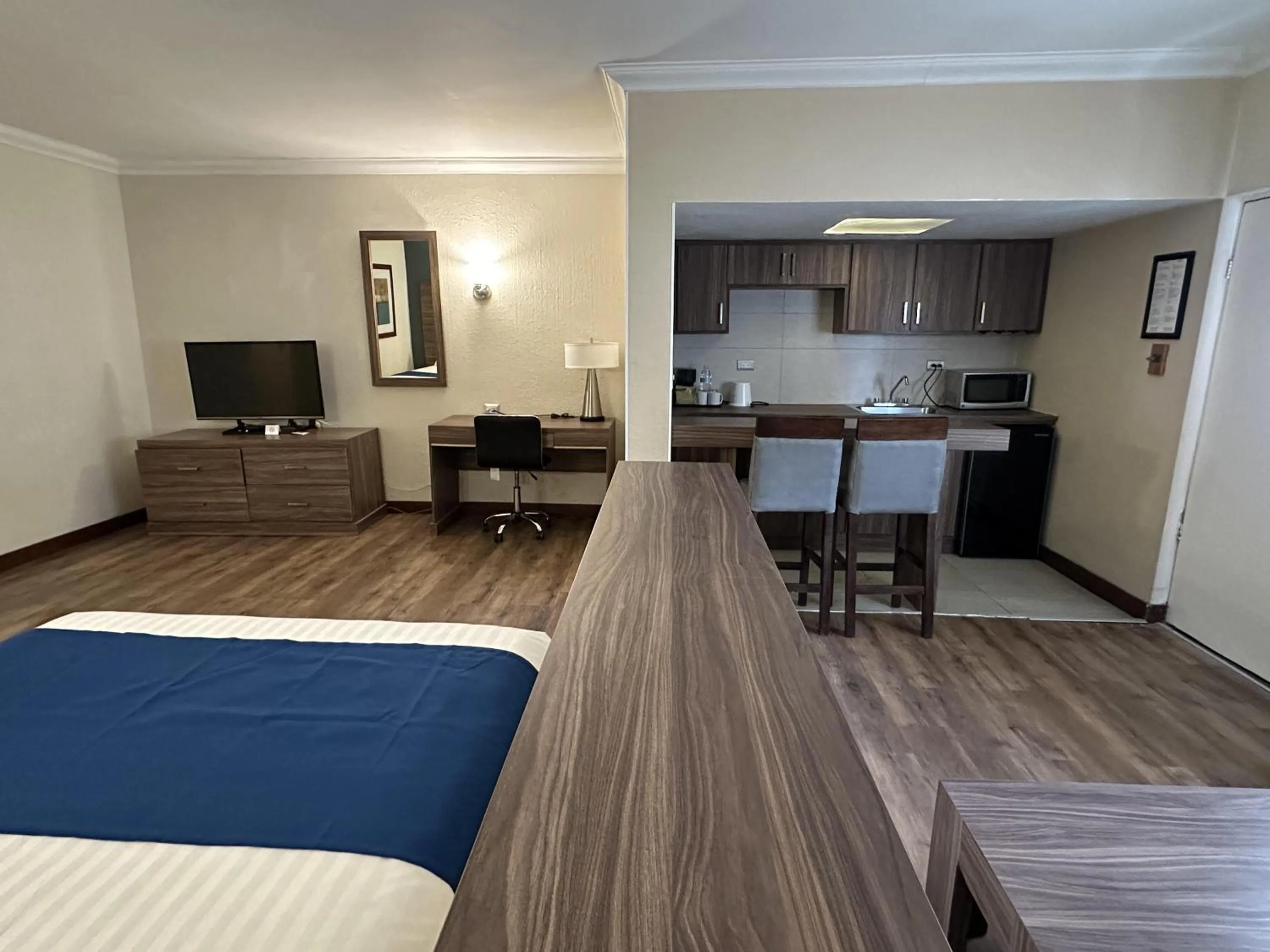 Photo of the whole room in Best Western Cumbres Inn Cd. Cuauhtemoc