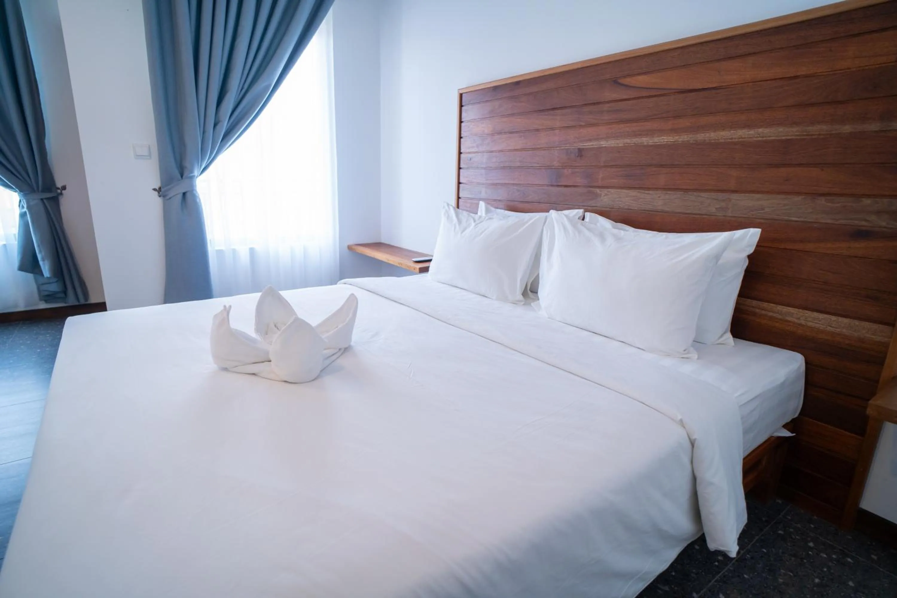 Bed in Apartment Green Amazon