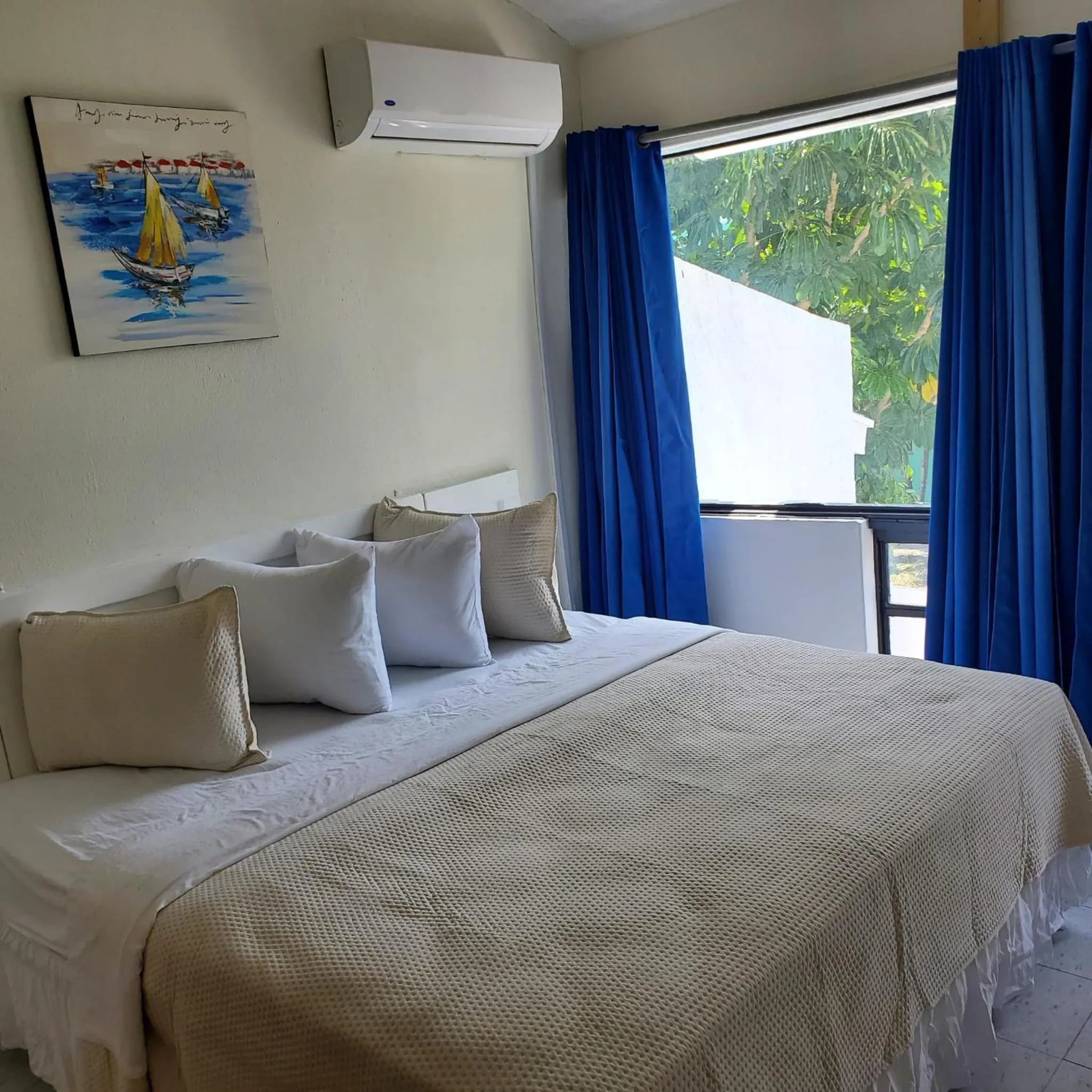 King Room with Balcony in The Island Garden Hotel