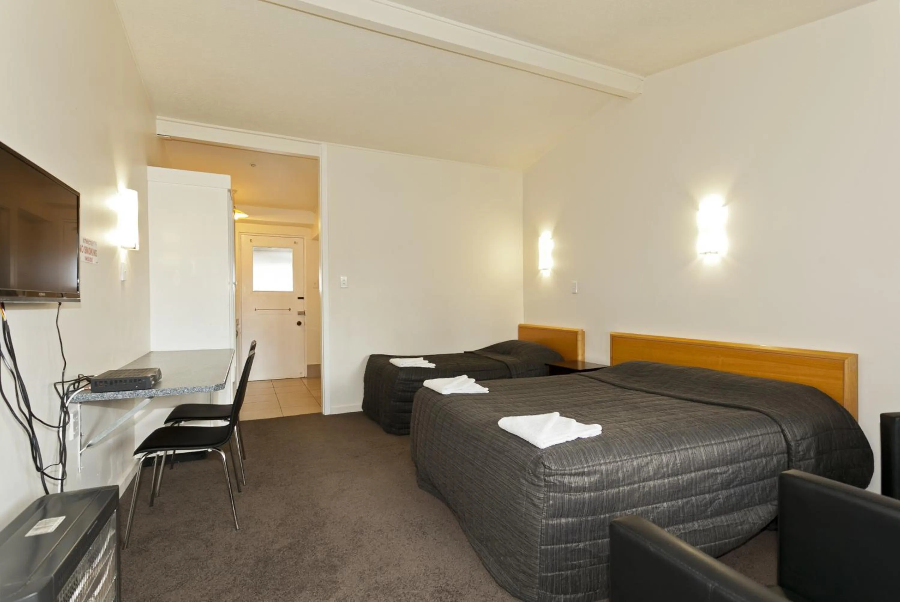 Bedroom, Bed in Blenheim Road Motor Lodge