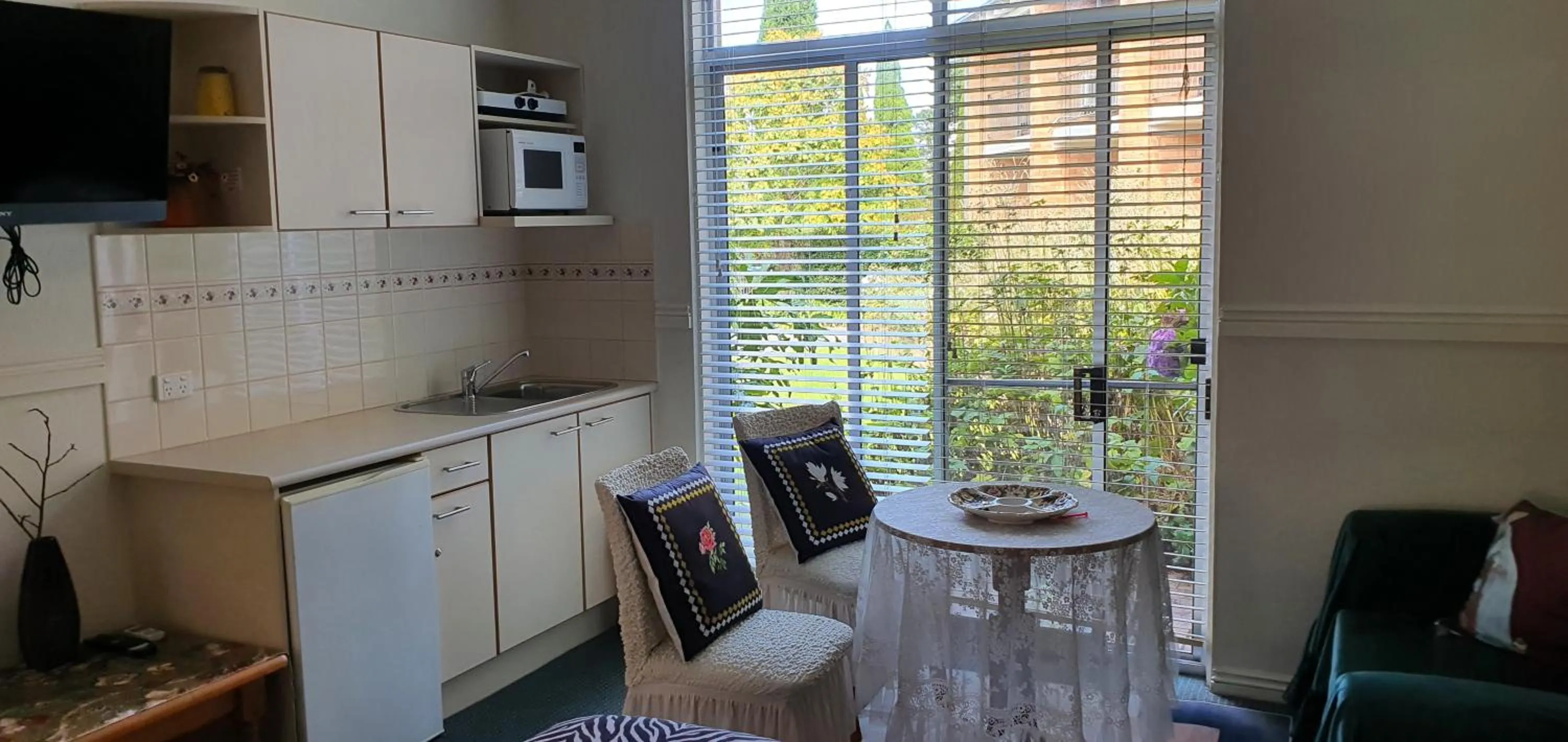 Kitchen or kitchenette in Golfview Lodge