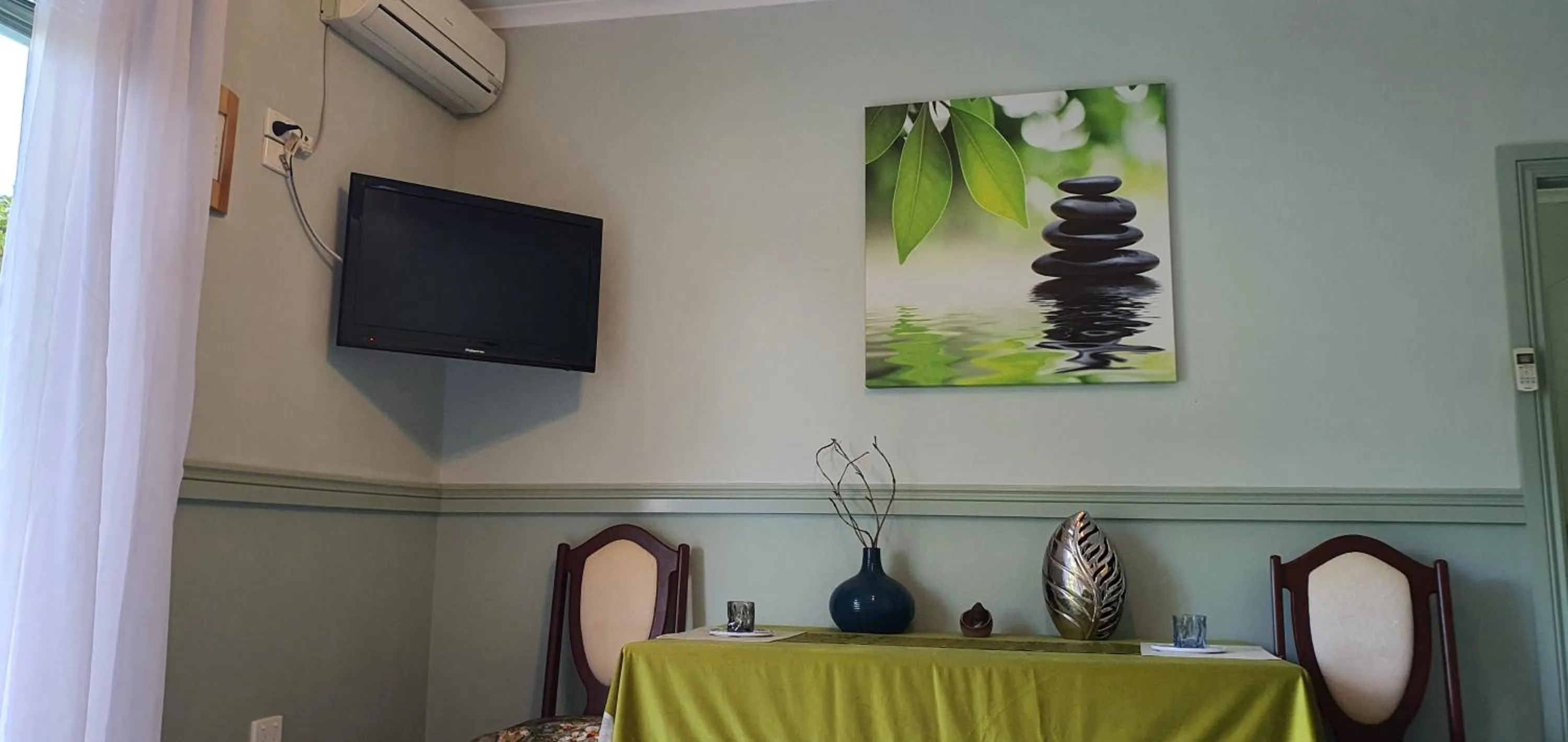 air conditioner in Golfview Lodge