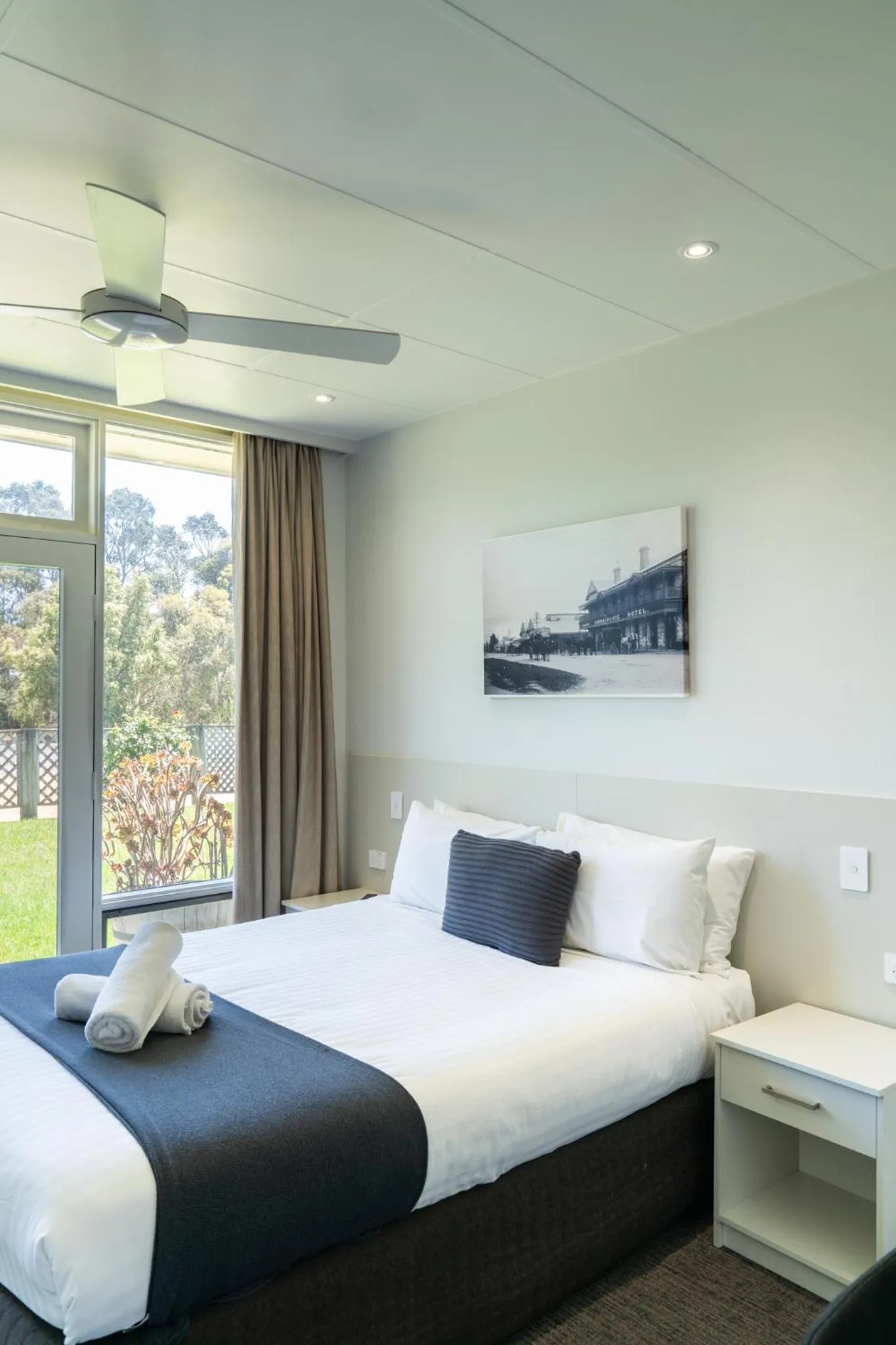 Bed in Naracoorte Hotel Motel