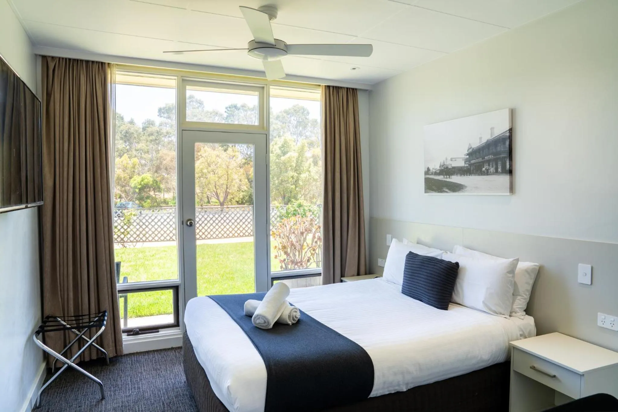 Bed in Naracoorte Hotel Motel