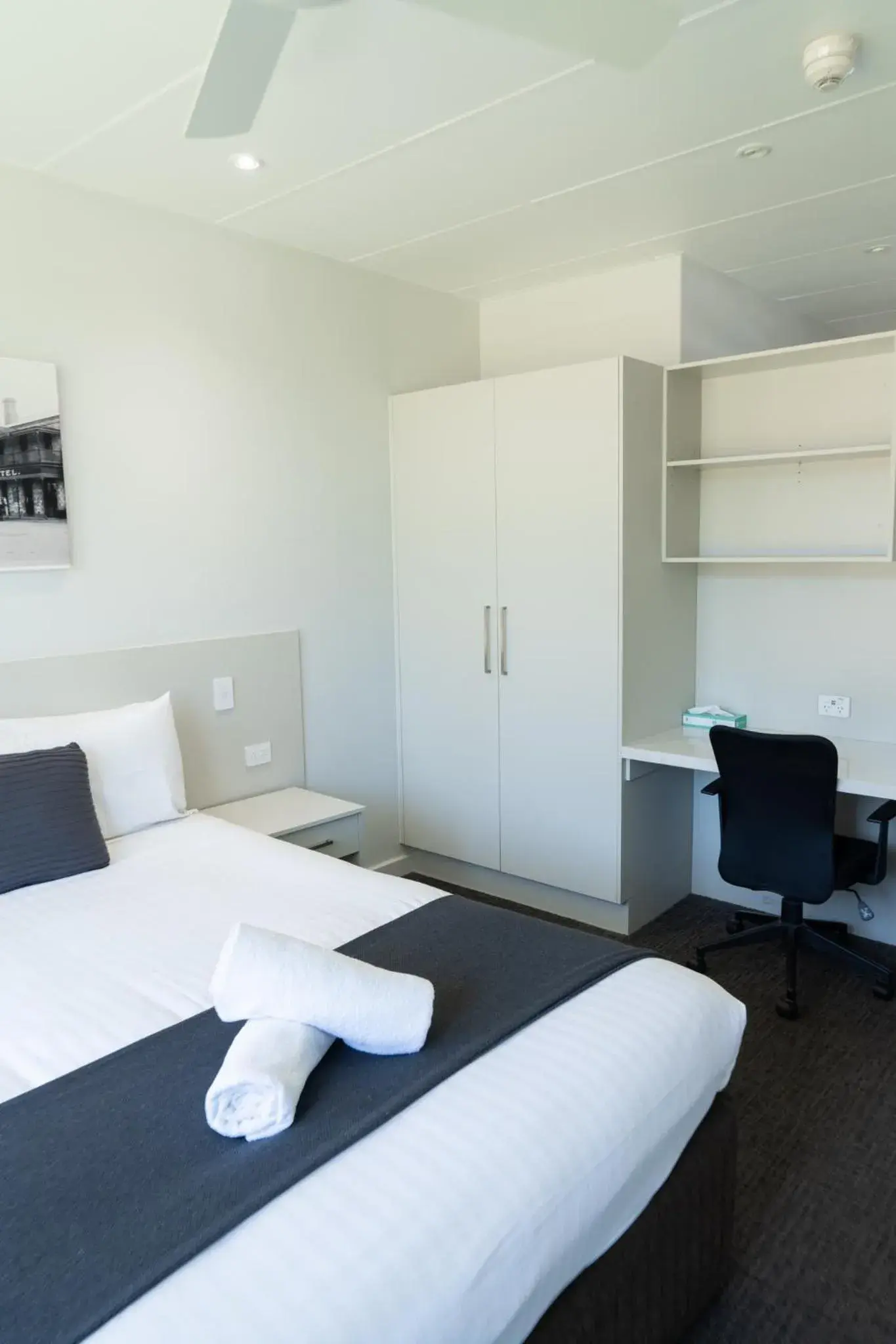 Superior Queen Room in Naracoorte Hotel Motel Superior Queen Room in Naracoorte Hotel Motel