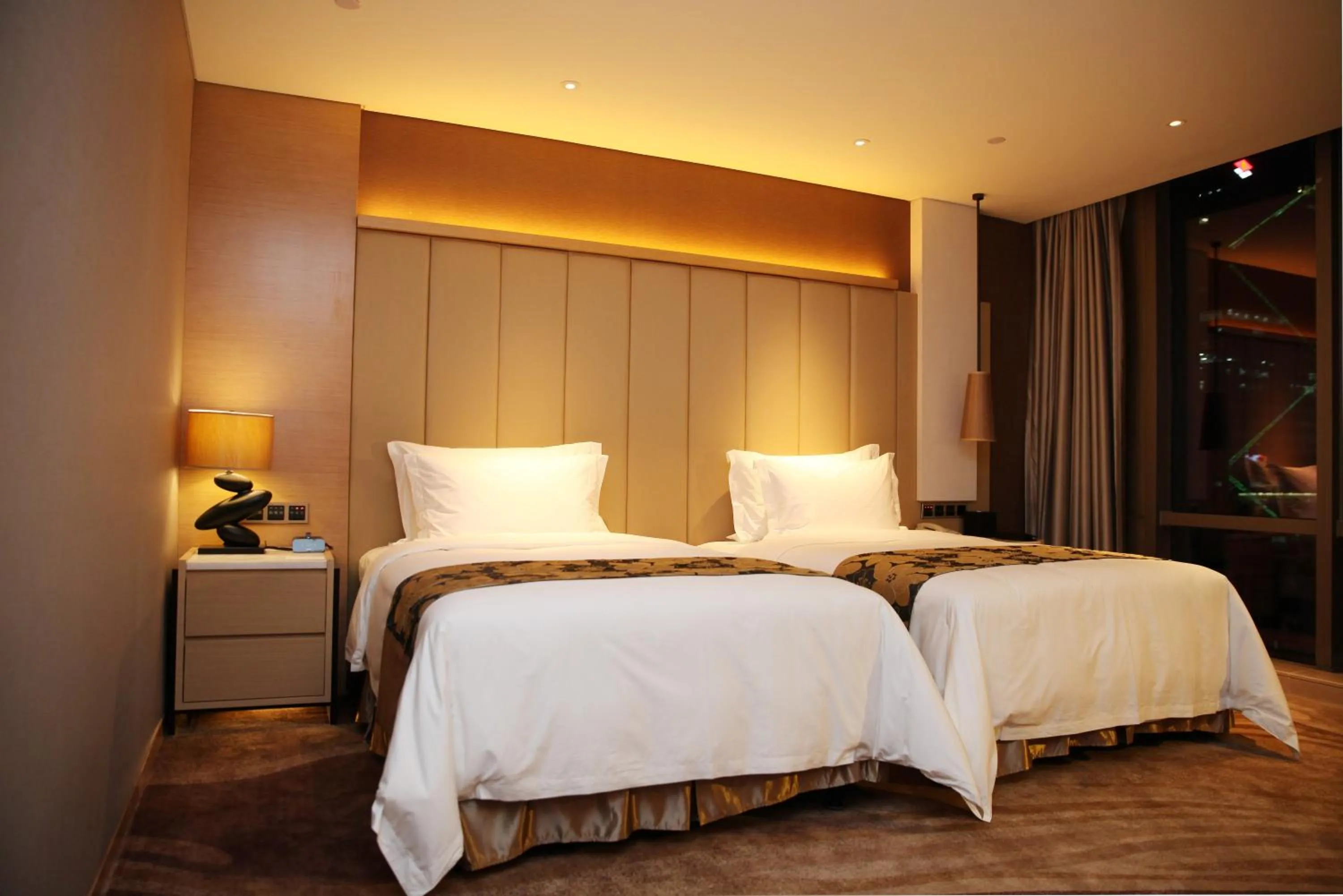 Bedroom, Bed in Shenzhen Futian Wyndham Grand
