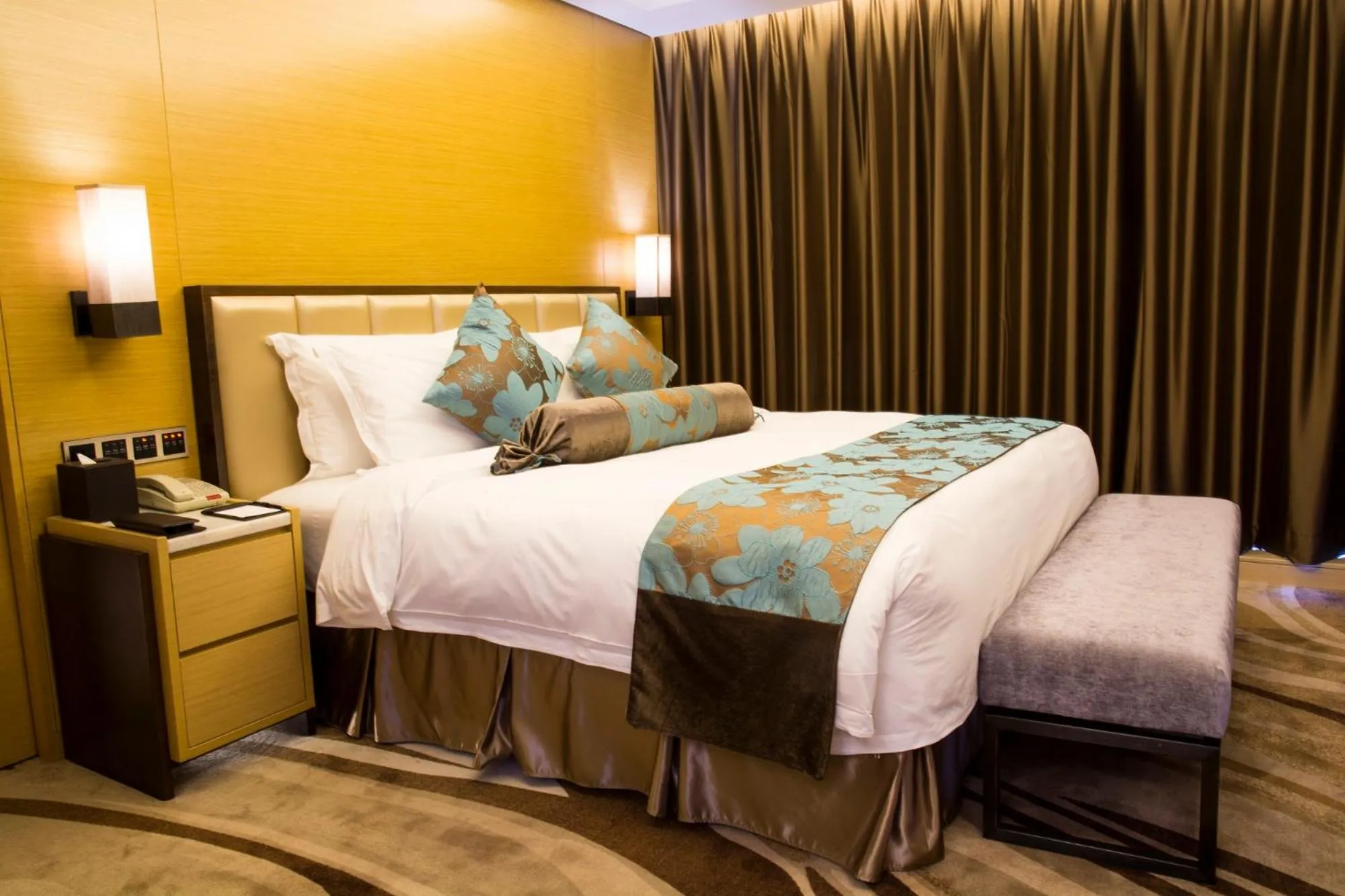 Bedroom, Bed in Shenzhen Futian Wyndham Grand