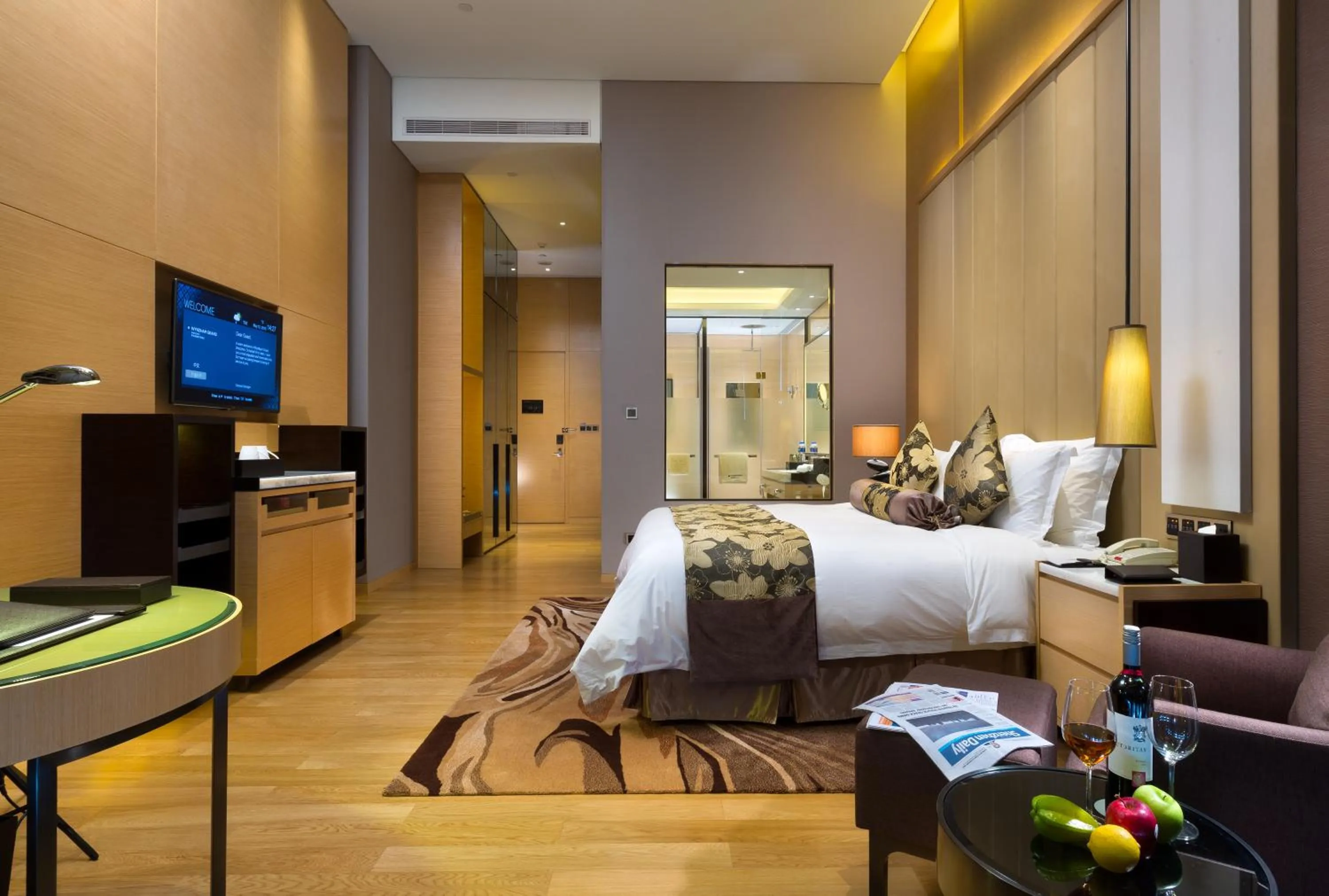 Bedroom, Bed in Shenzhen Futian Wyndham Grand