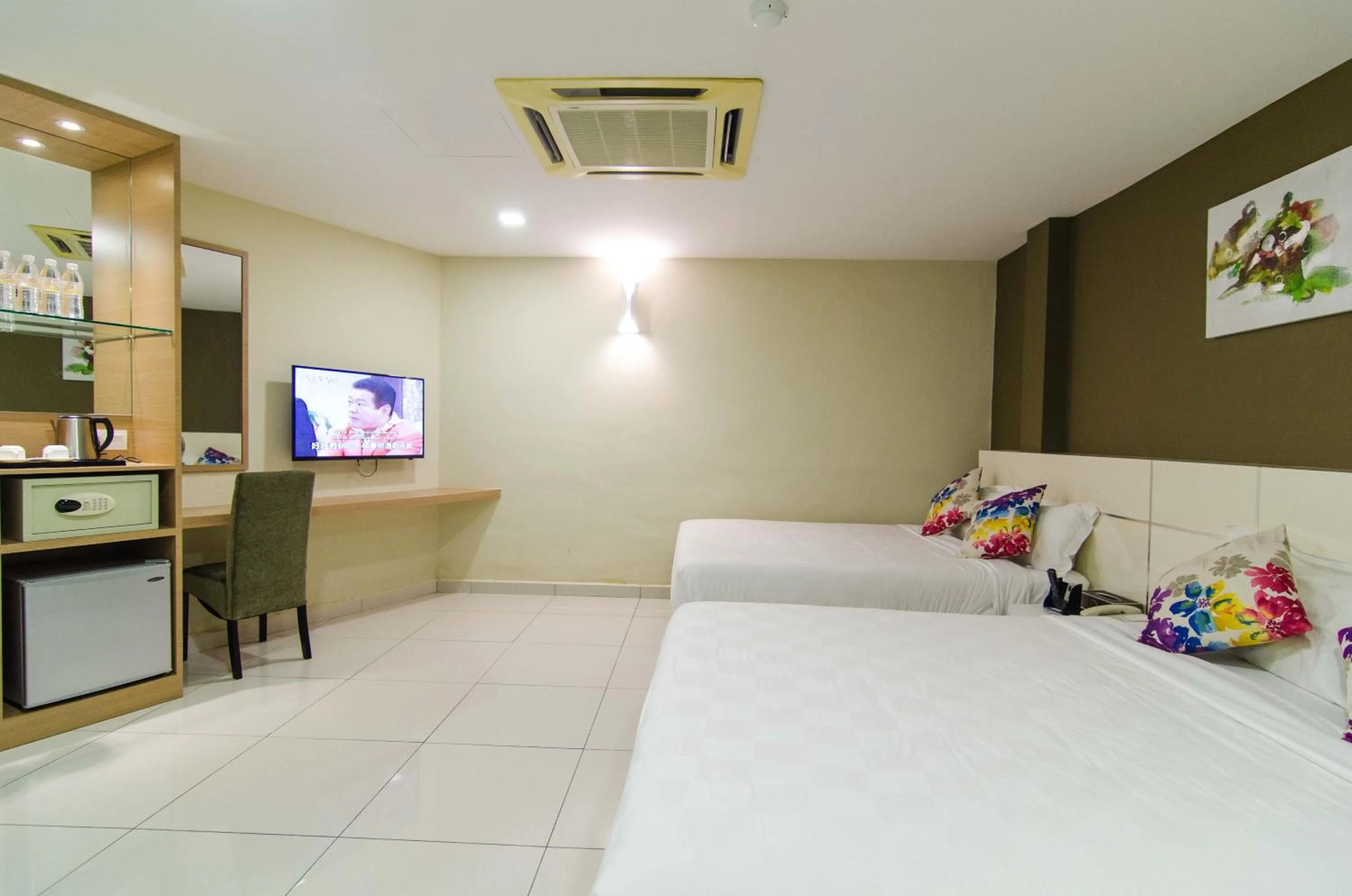 Bed in Hotel Mornington Bukit Permata Lumut