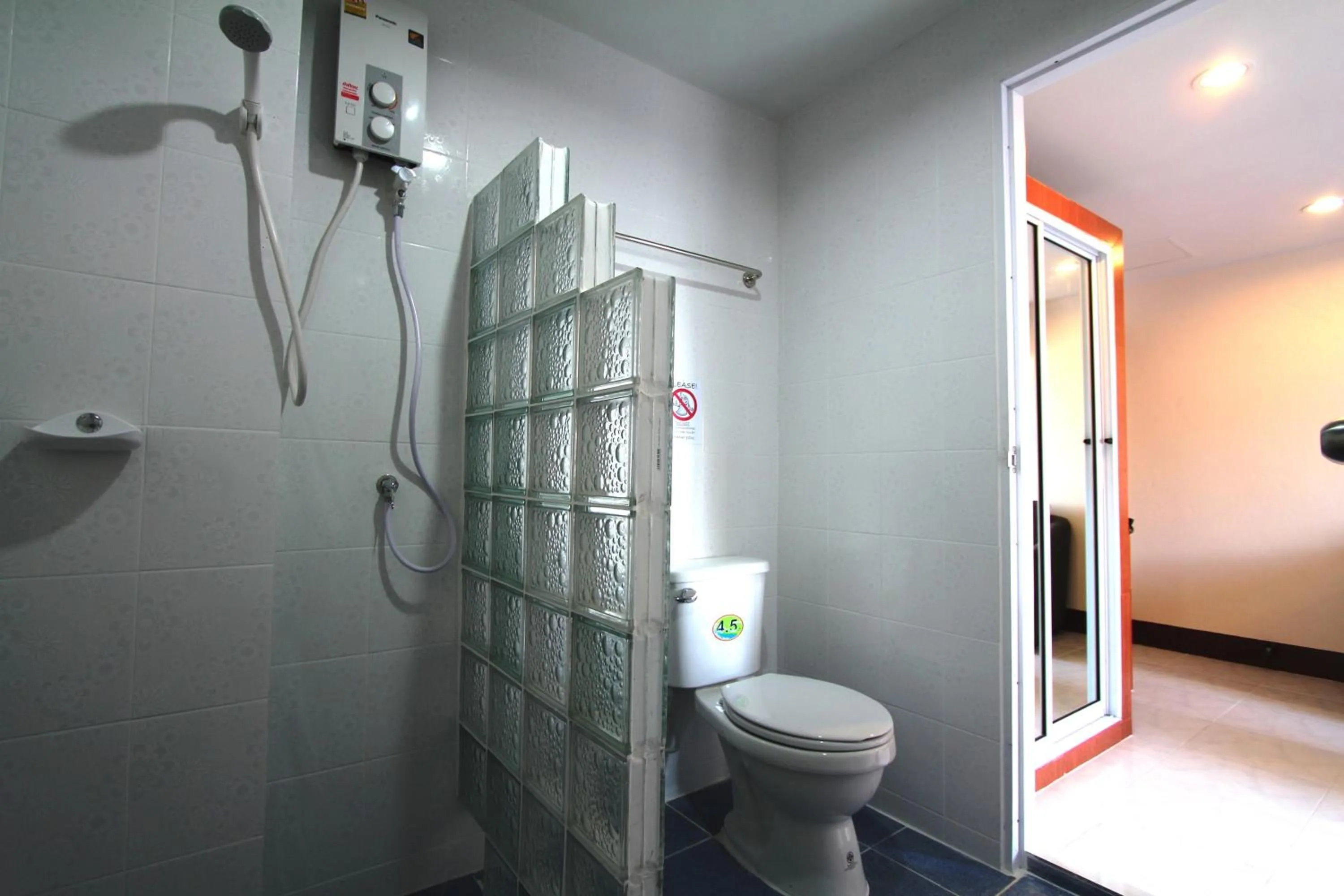 Toilet in Walking Street Guest House