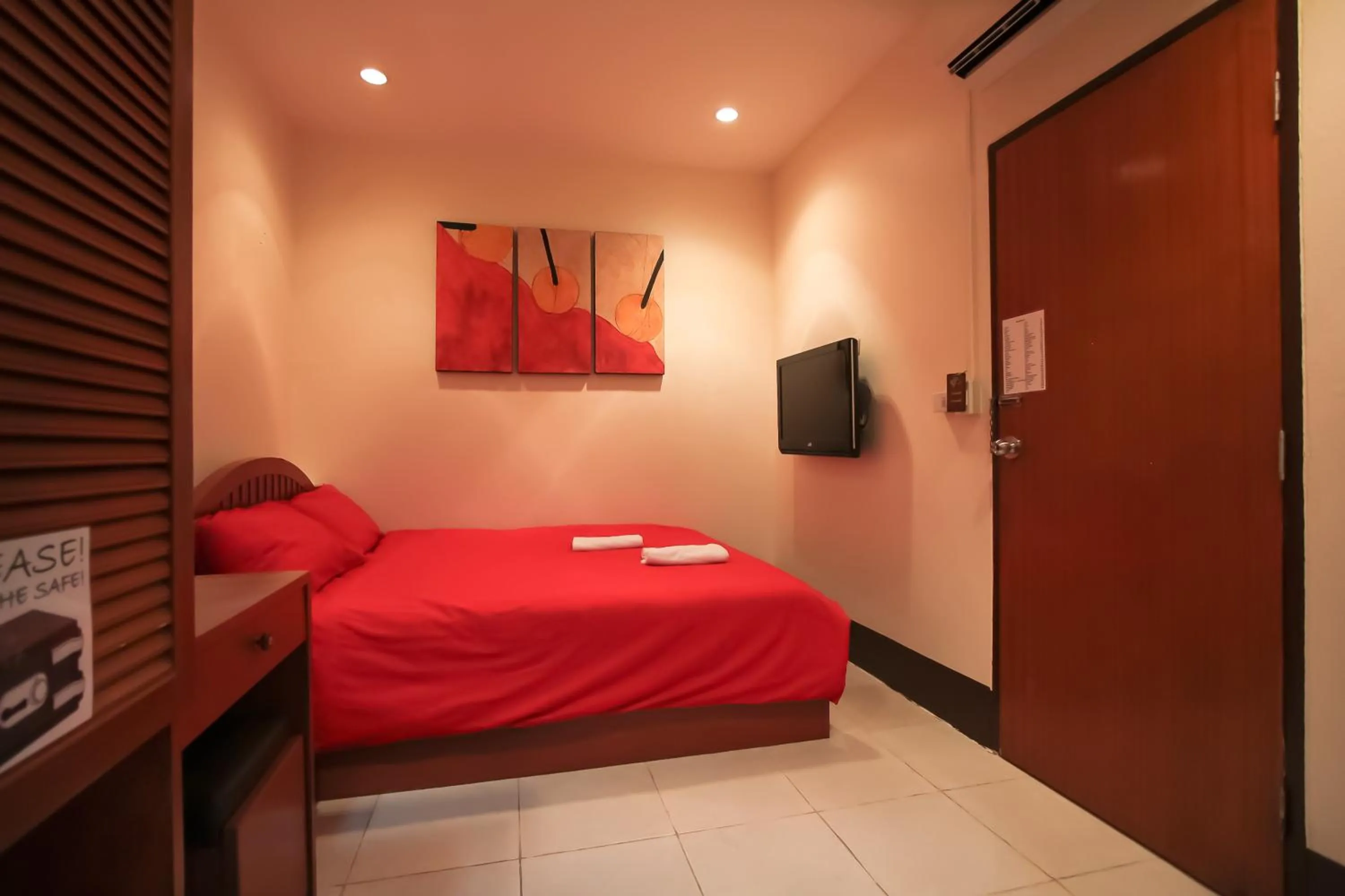 Bedroom, Bed in Walking Street Guest House