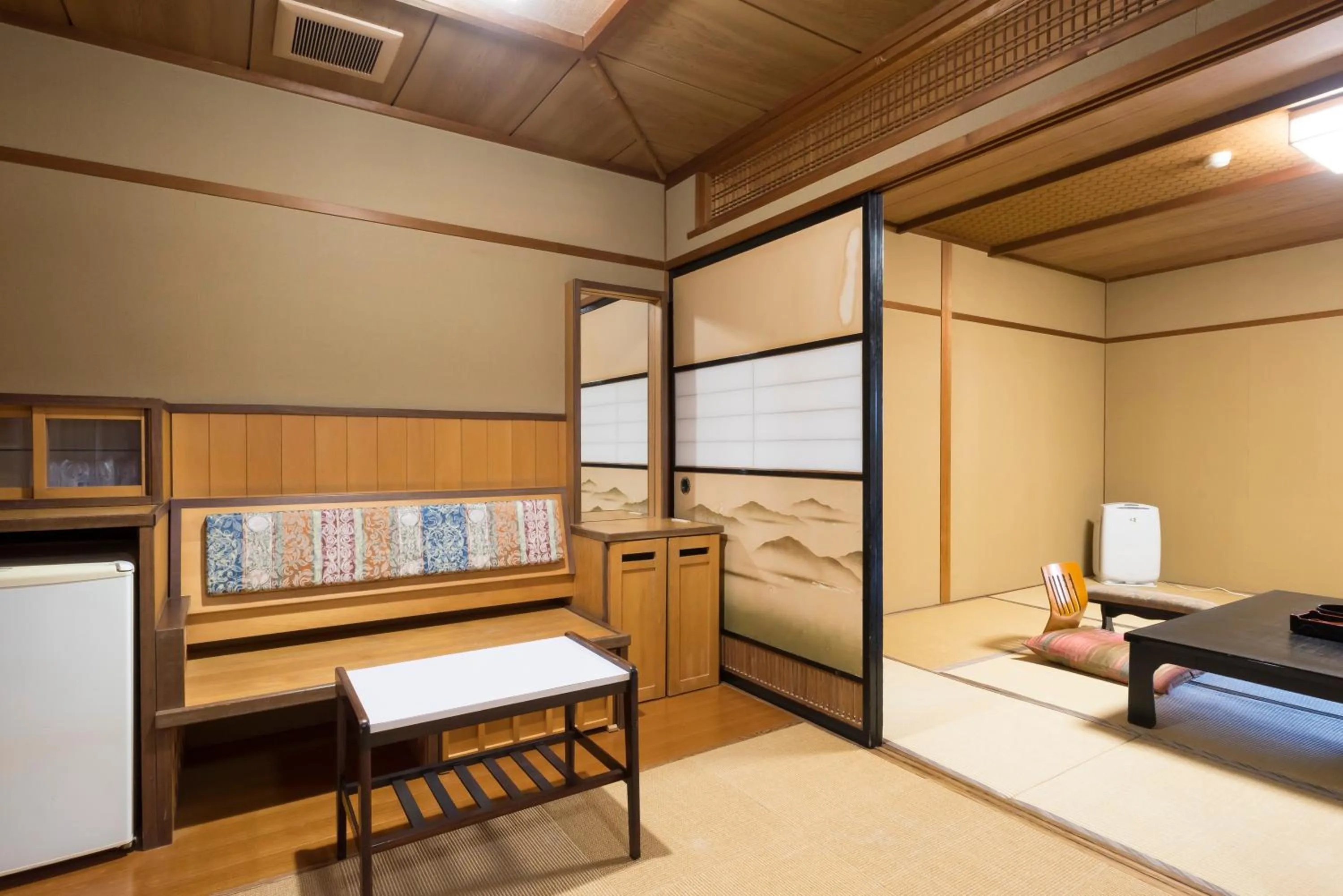 Photo of the whole room, Bed in Awara Grand Hotel