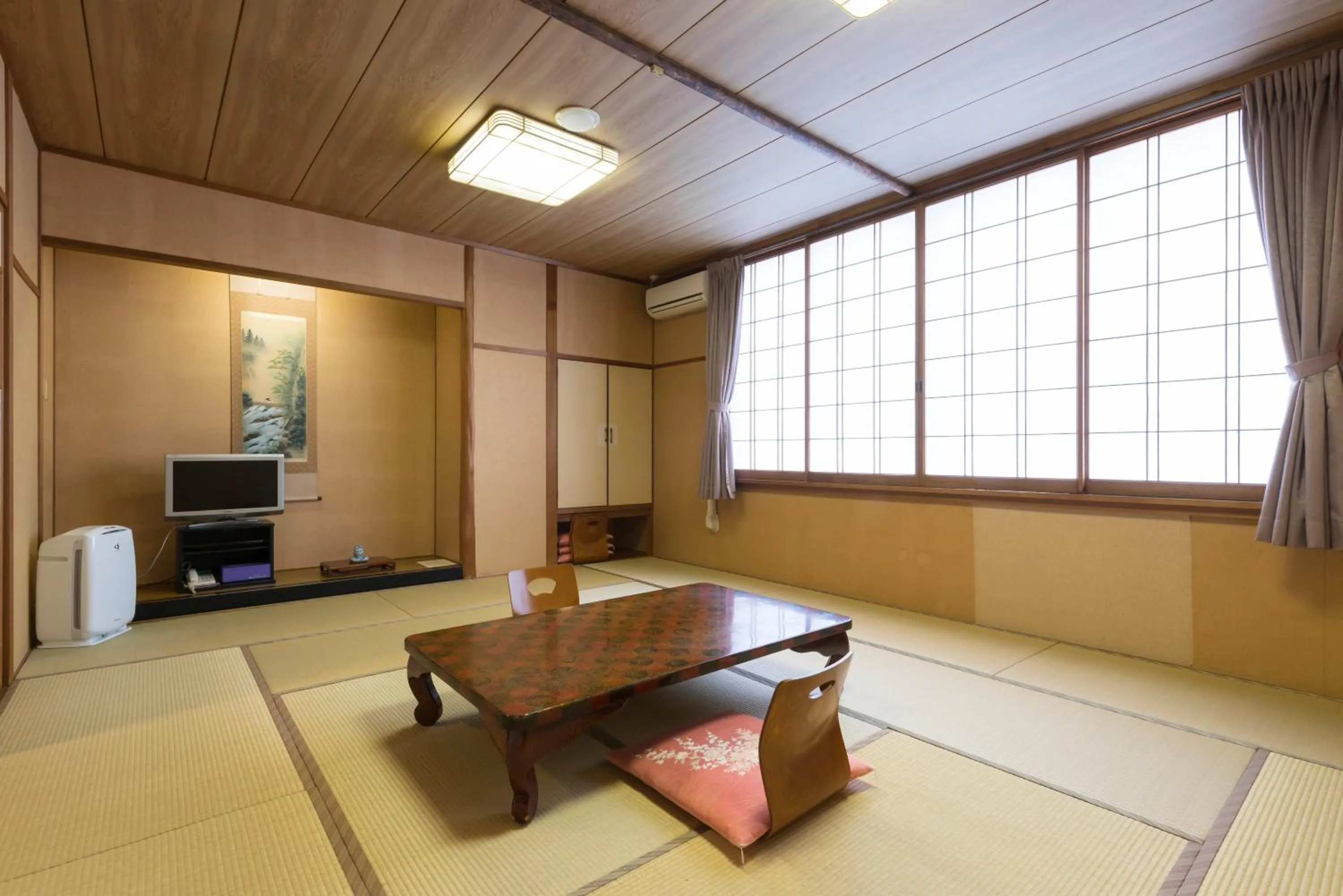 Photo of the whole room in Awara Grand Hotel