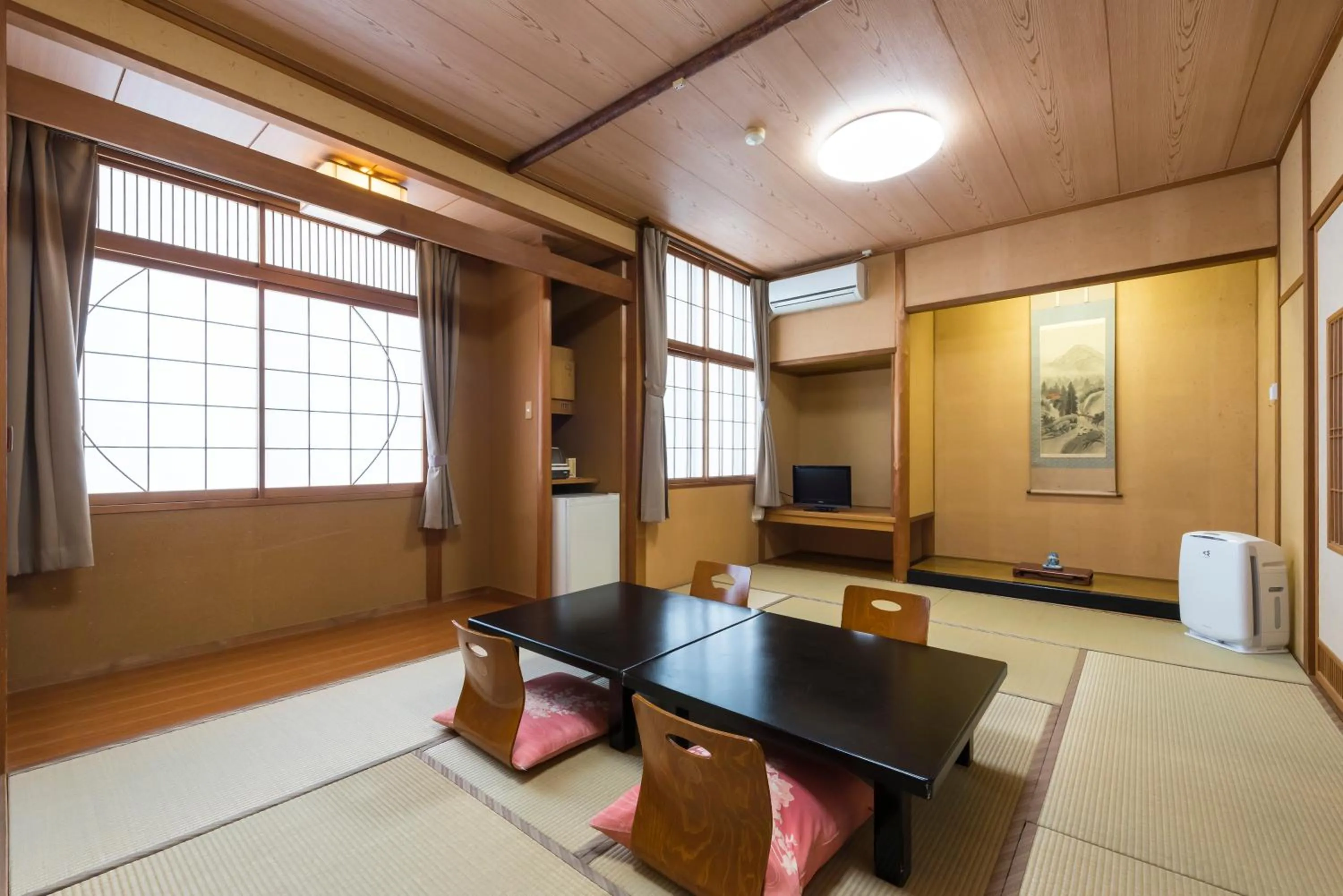 Photo of the whole room in Awara Grand Hotel