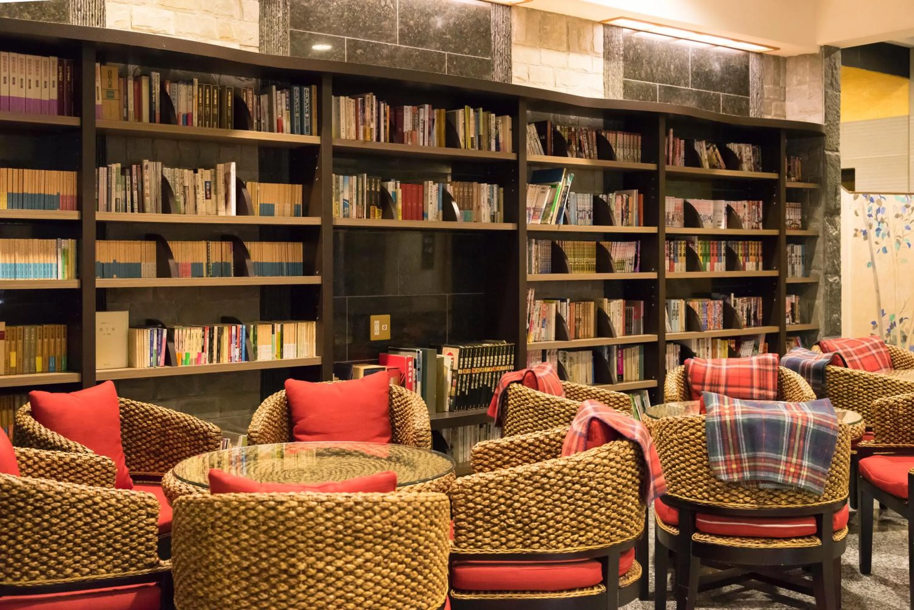 Communal lounge/ TV room in Awara Grand Hotel