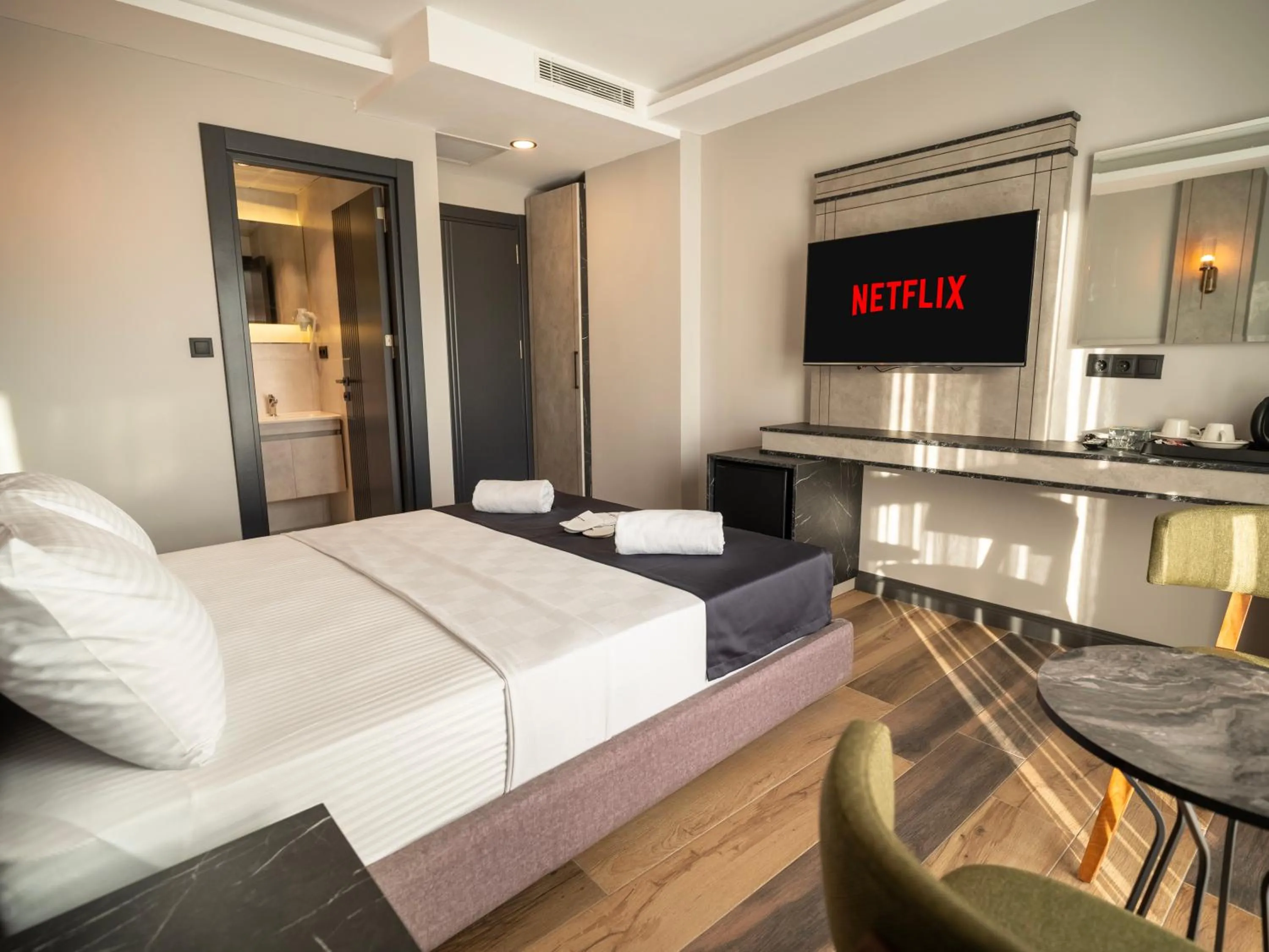 Communal lounge/ TV room, Bed in Modernlux Hotel