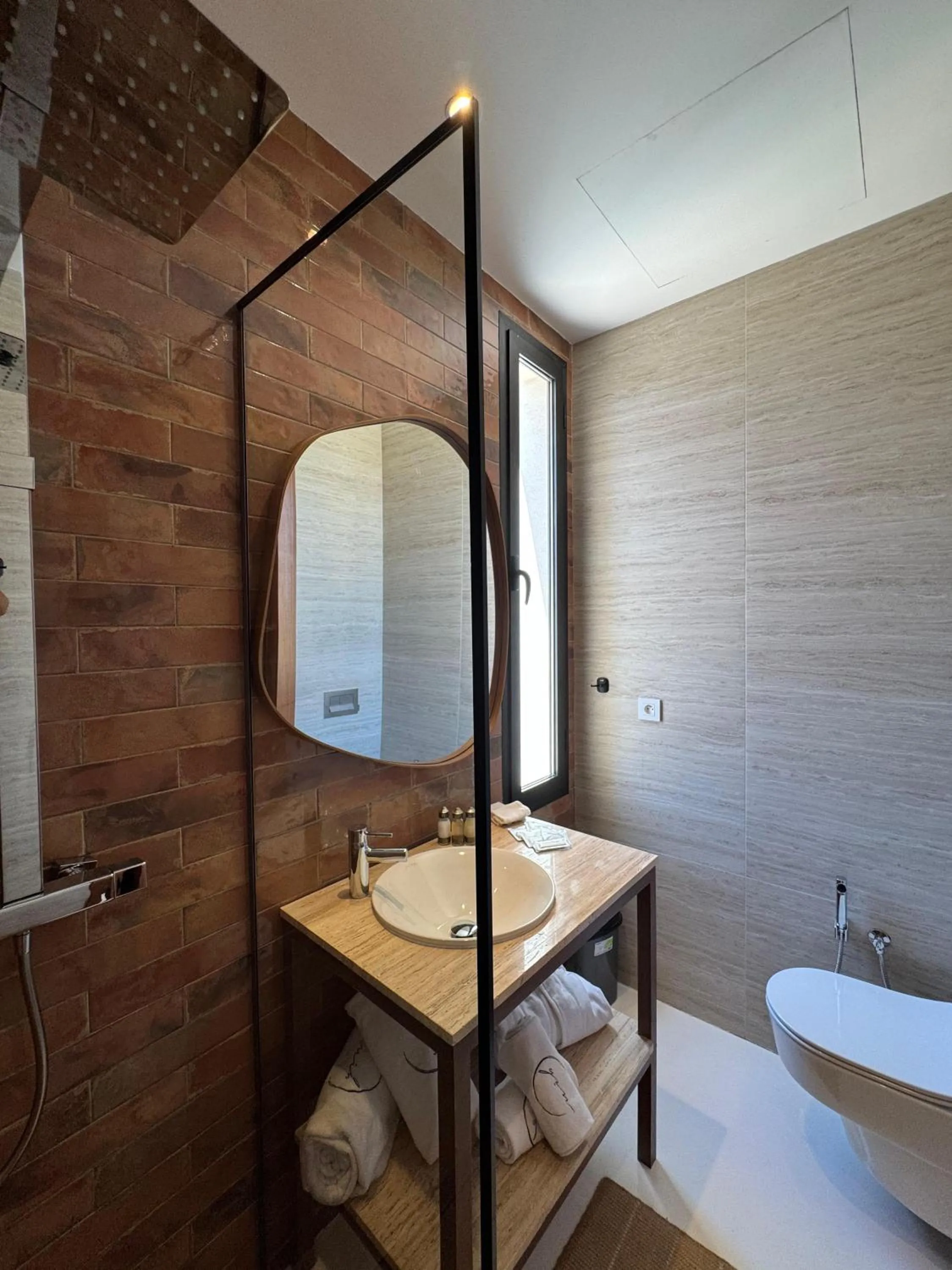 Shower in Yin Hotel & Spa