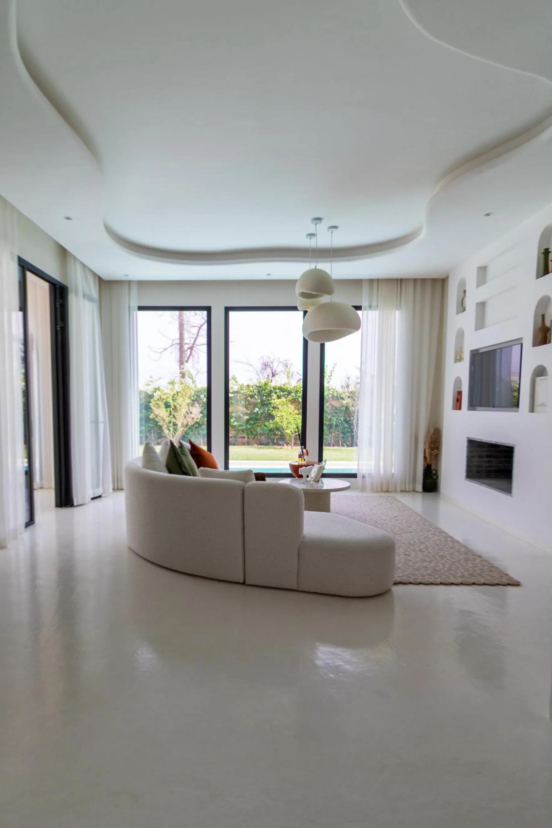 Communal lounge/ TV room in Yin Hotel & Spa