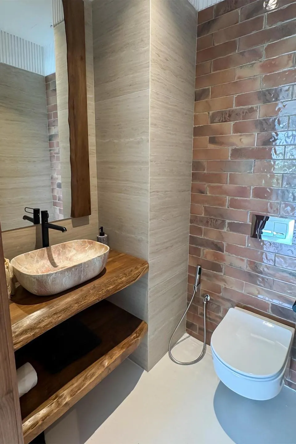 Shower in Yin Hotel & Spa