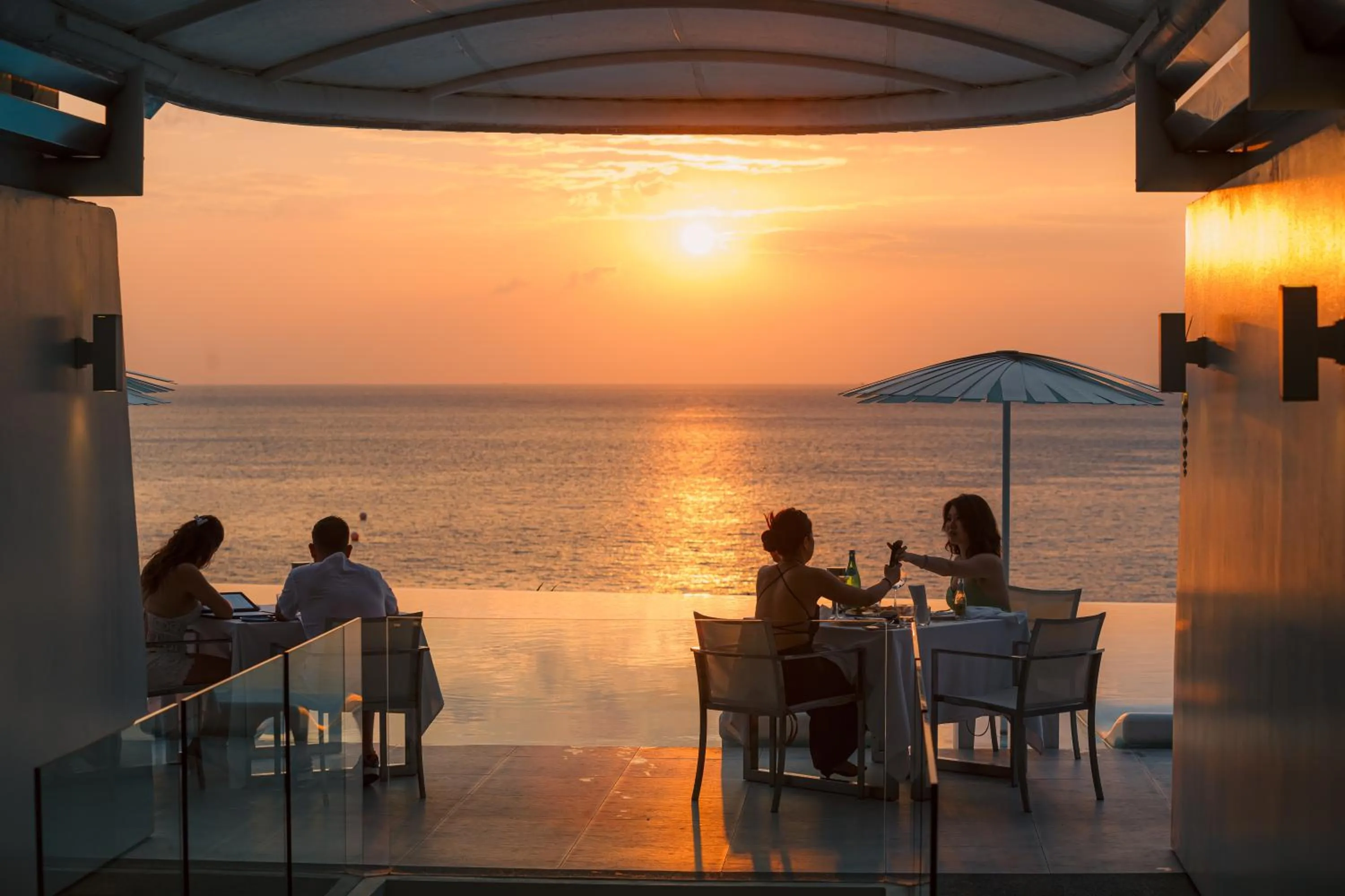 Restaurant/places to eat in Kata Rocks