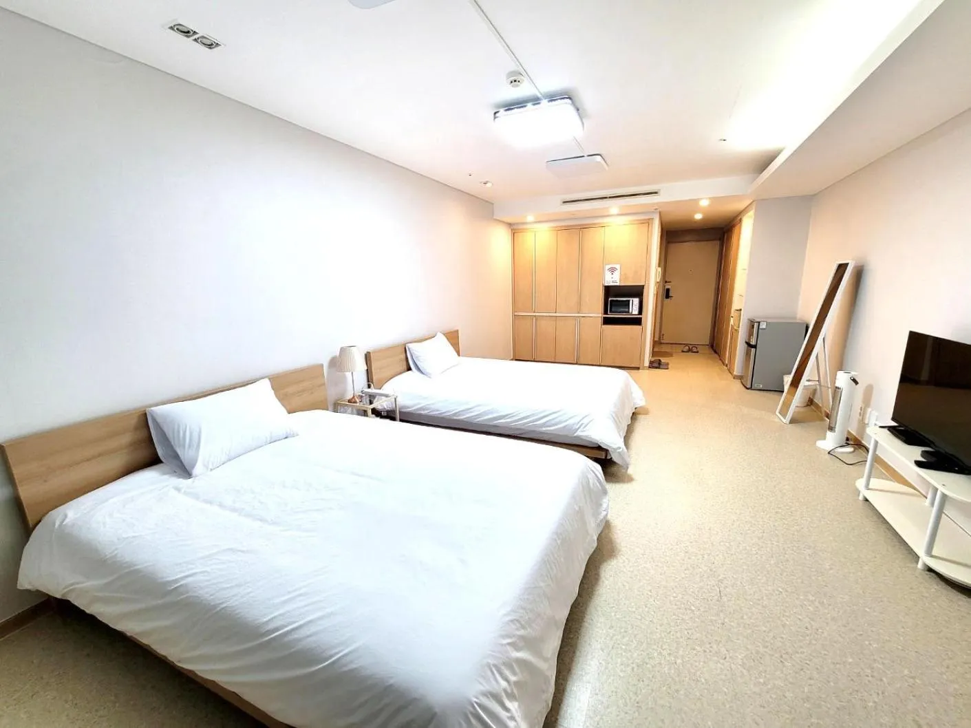 Twin Room with City View in Incheon Airport Line Guesthouse