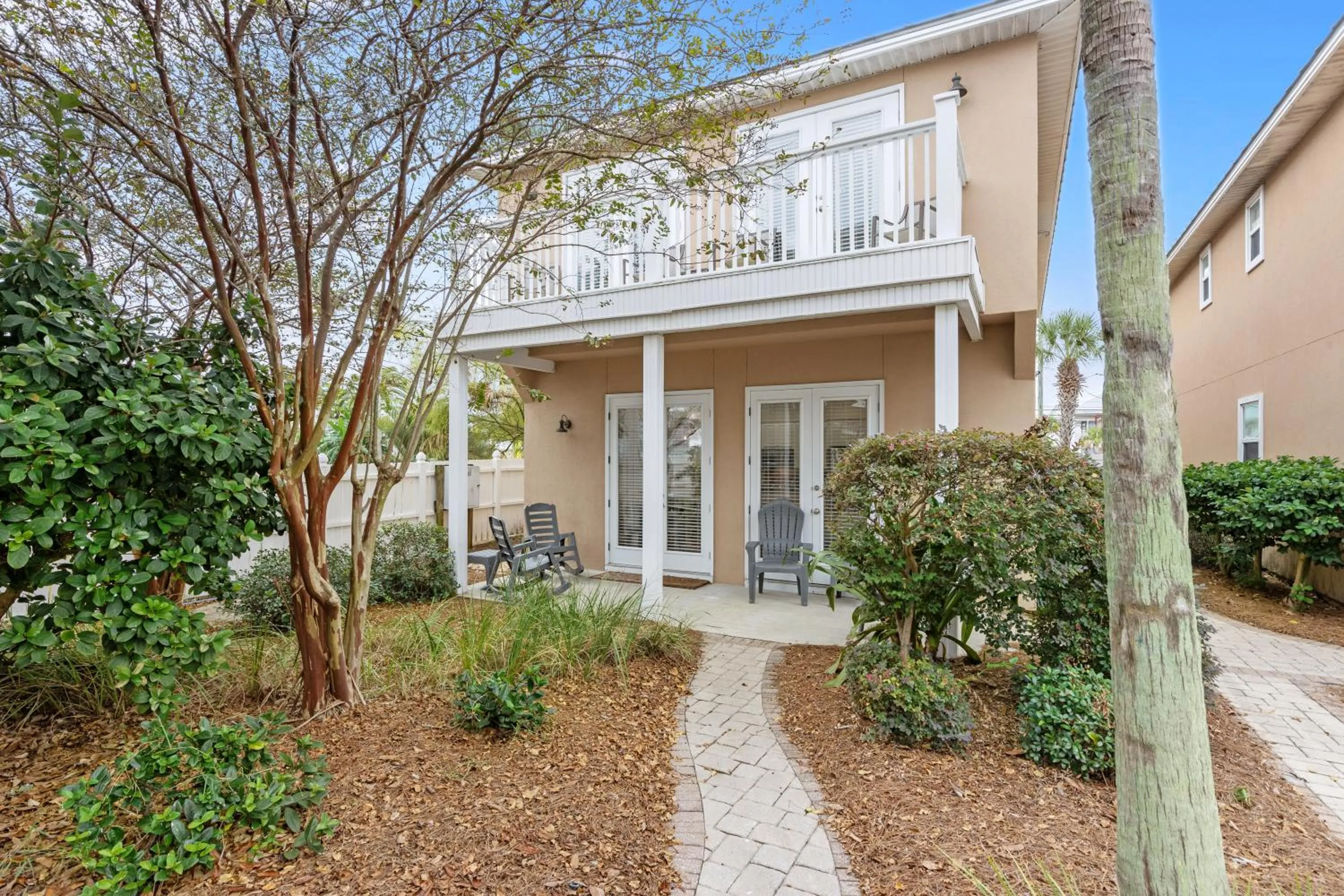 Escape to Sand Dollar Holler: Coastal Retreat, 3 Beds, 25 Baths, Sleeps 10!