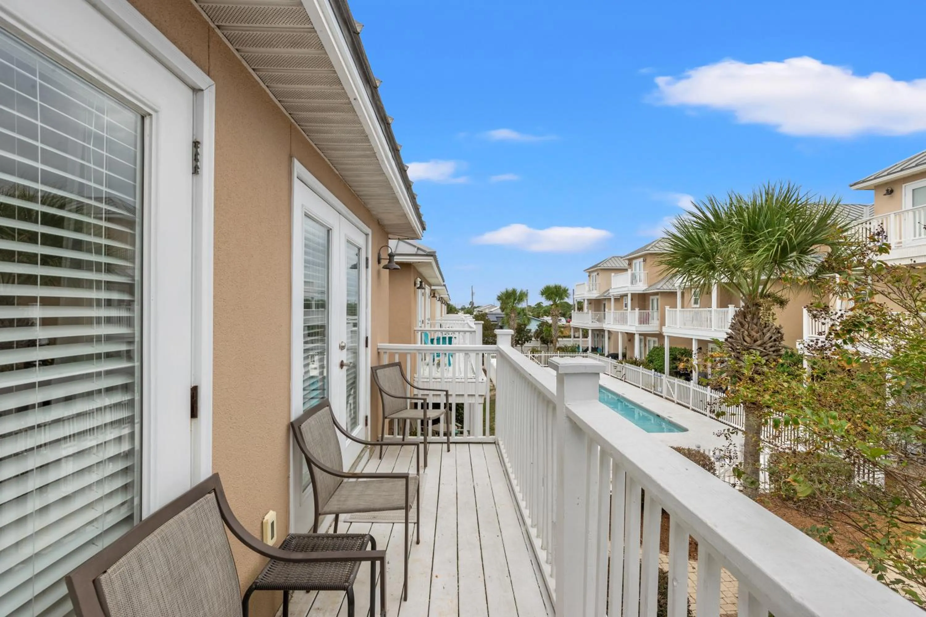 Escape to Sand Dollar Holler: Coastal Retreat, 3 Beds, 25 Baths, Sleeps 10!