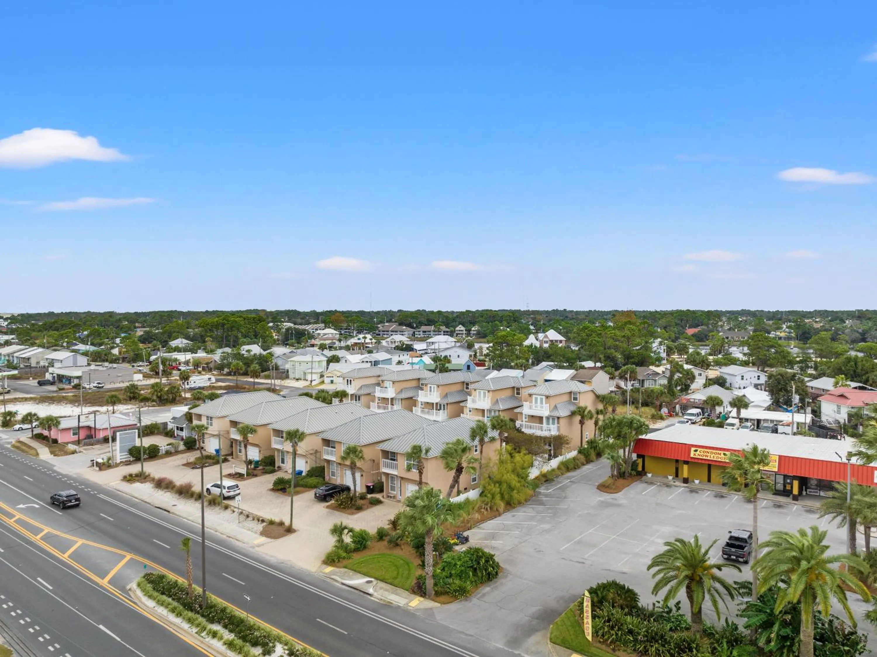Escape to Sand Dollar Holler: Coastal Retreat, 3 Beds, 25 Baths, Sleeps 10!