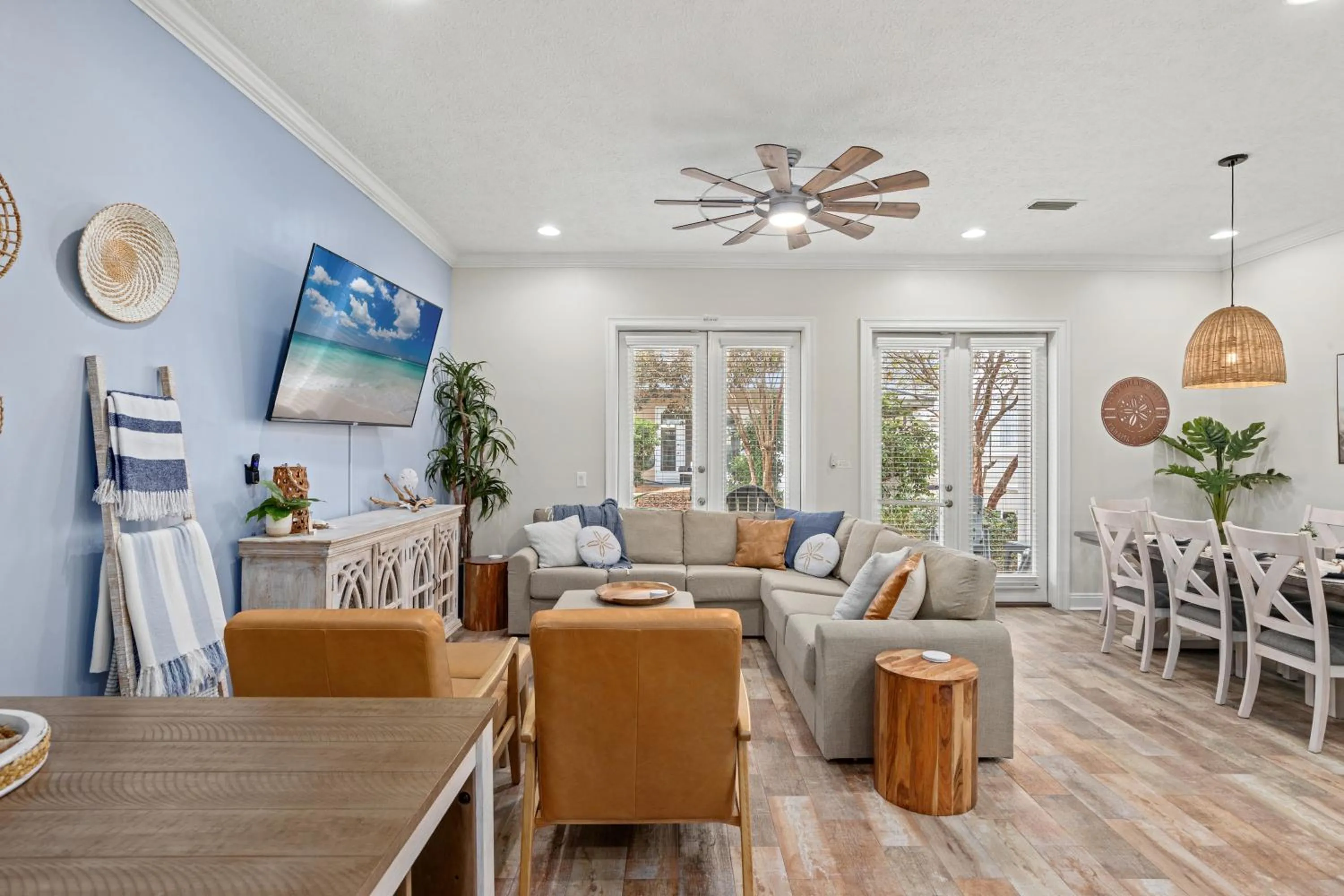 Escape to Sand Dollar Holler: Coastal Retreat, 3 Beds, 25 Baths, Sleeps 10!