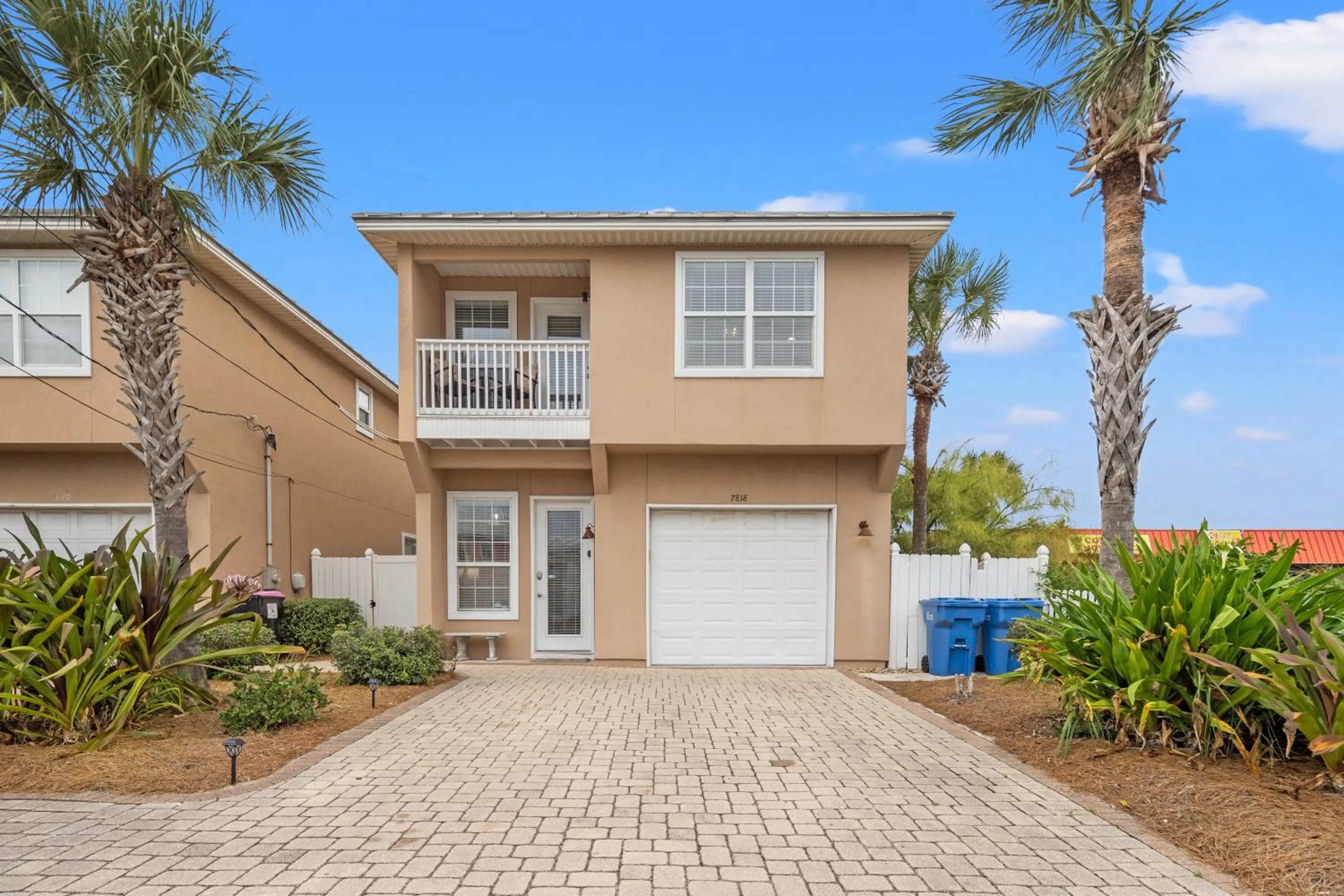 Escape to Sand Dollar Holler: Coastal Retreat, 3 Beds, 25 Baths, Sleeps 10!
