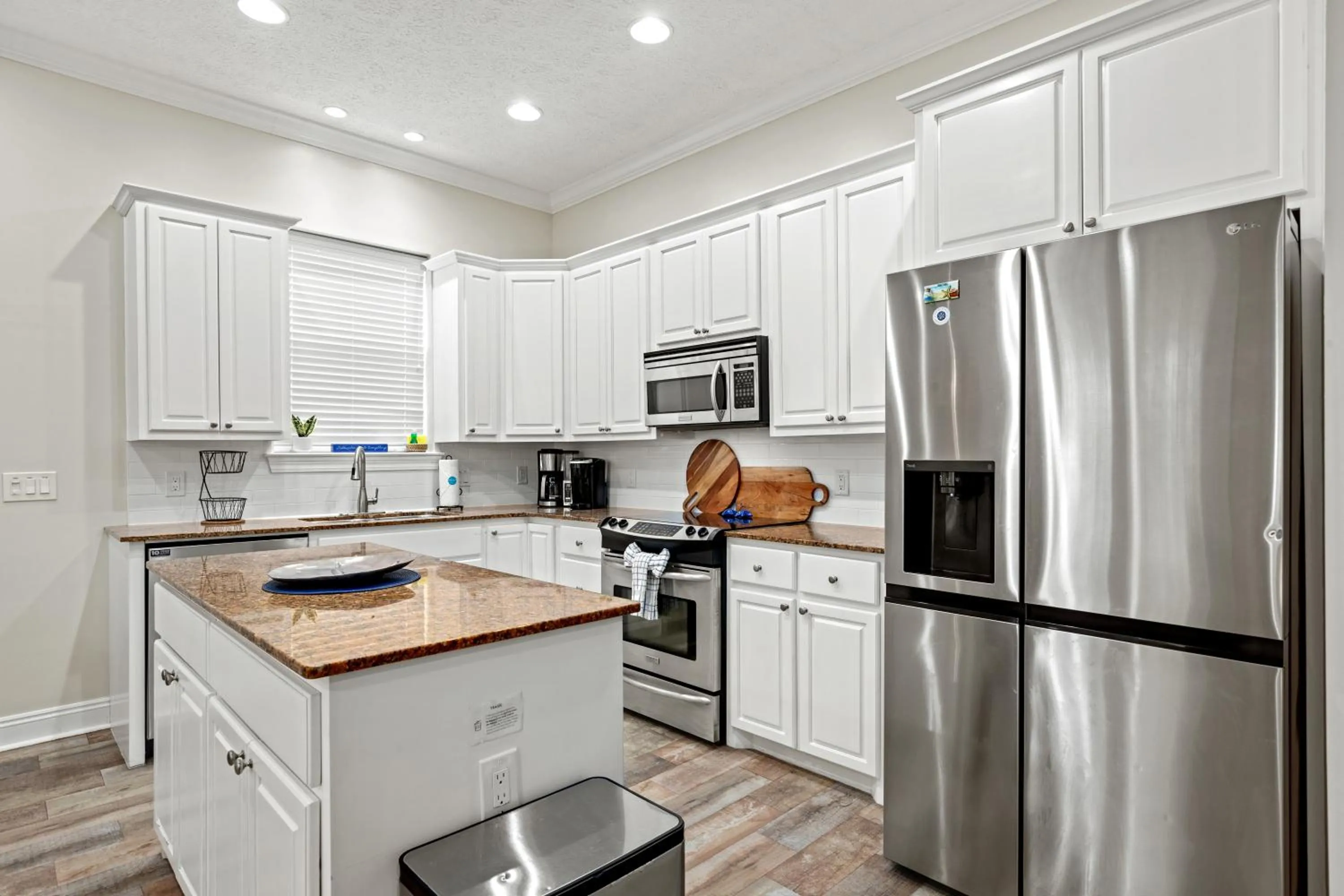 Escape to Sand Dollar Holler: Coastal Retreat, 3 Beds, 25 Baths, Sleeps 10!