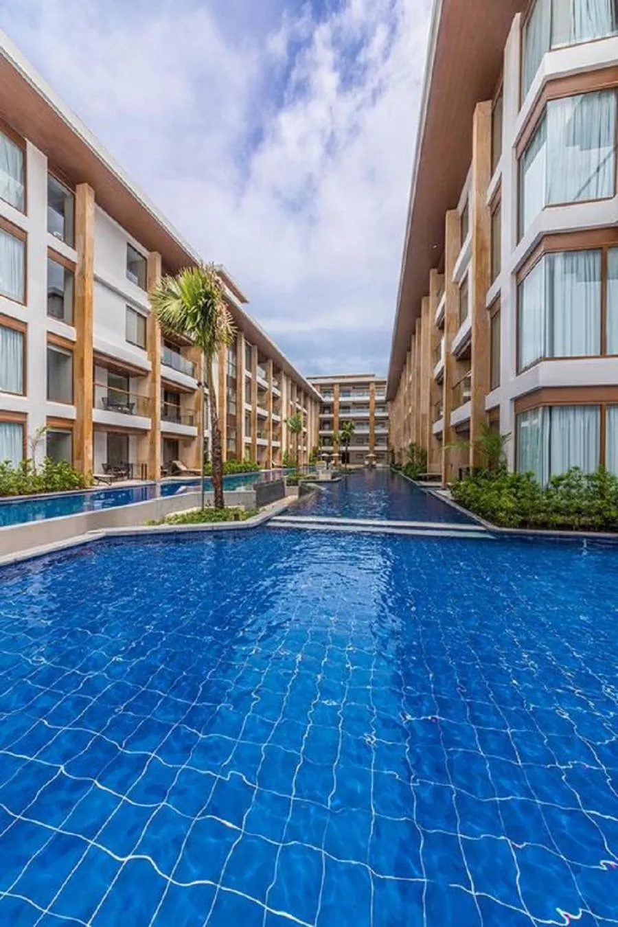 Henann Crystal Sands Resort