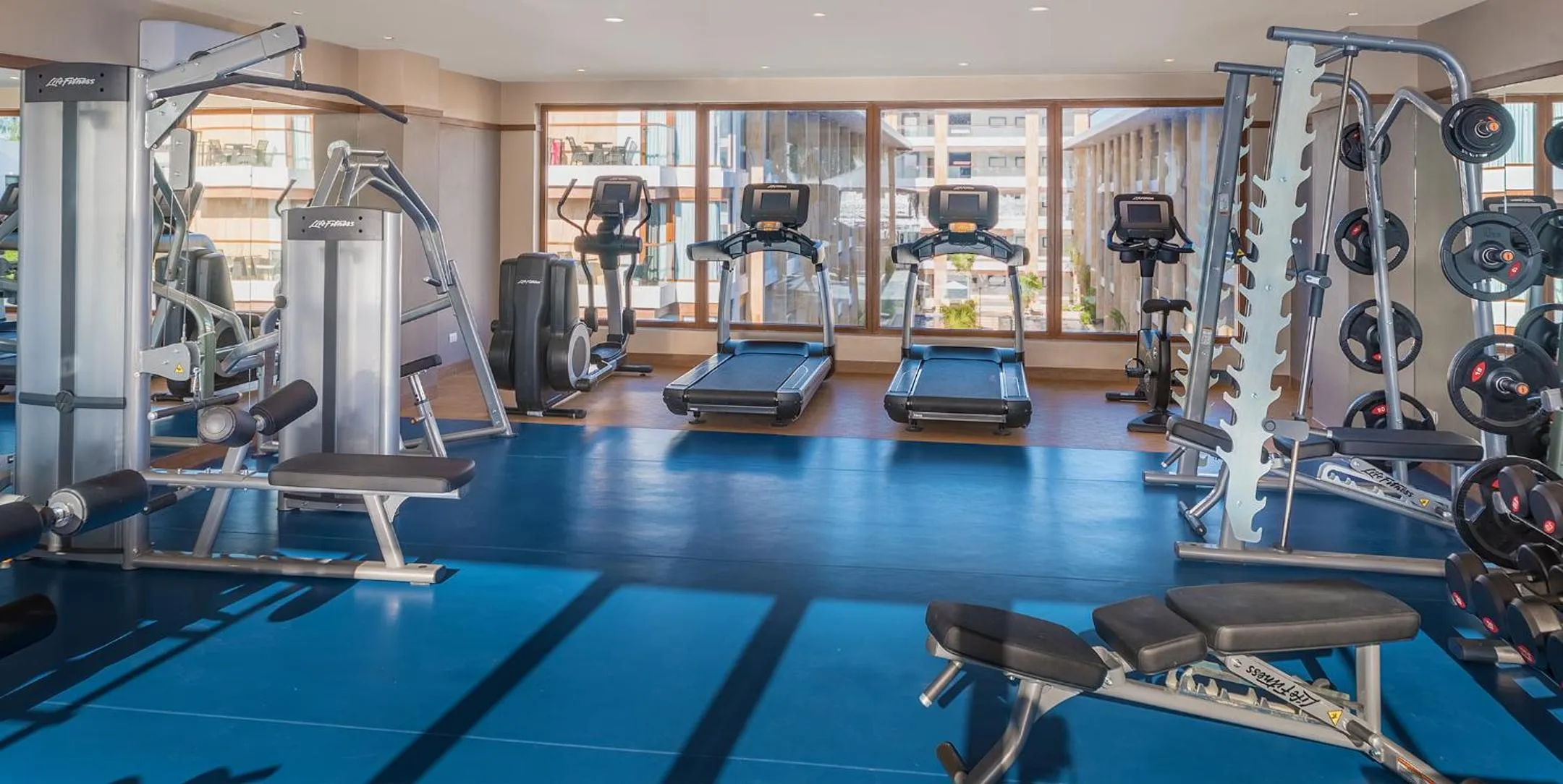 Fitness centre/facilities in Henann Crystal Sands Resort