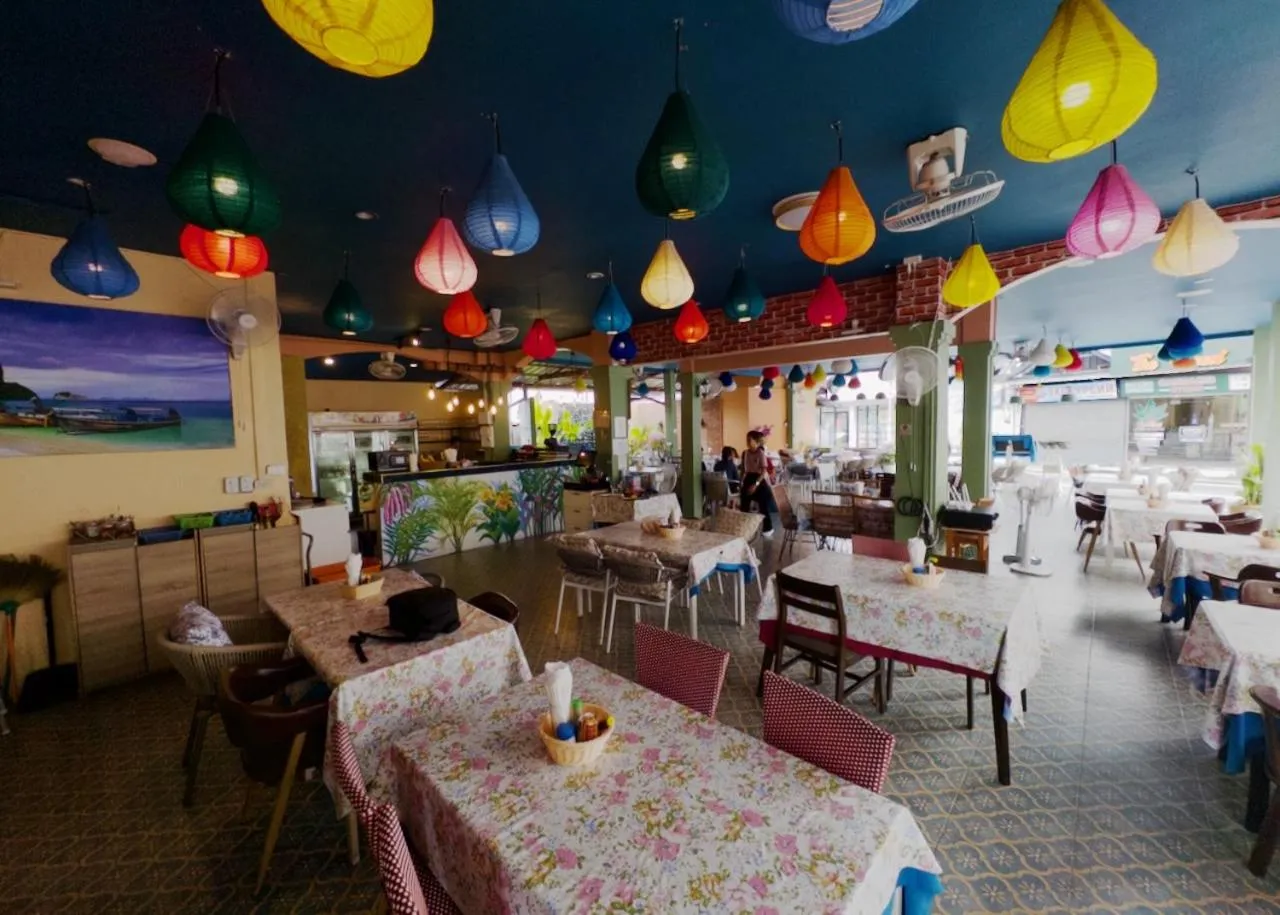 Restaurant/places to eat in Sugar and Spice Inn