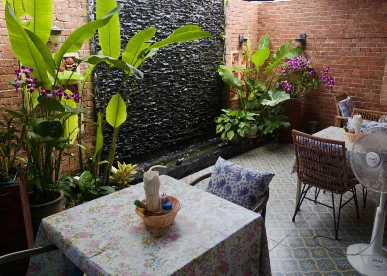 Restaurant/places to eat in Sugar and Spice Inn