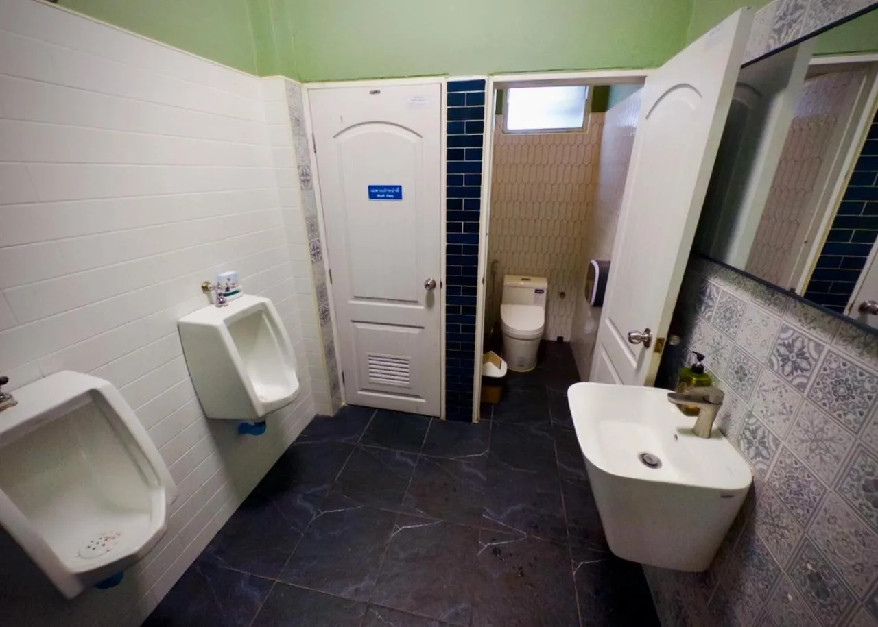 Restaurant/places to eat in Sugar and Spice Inn