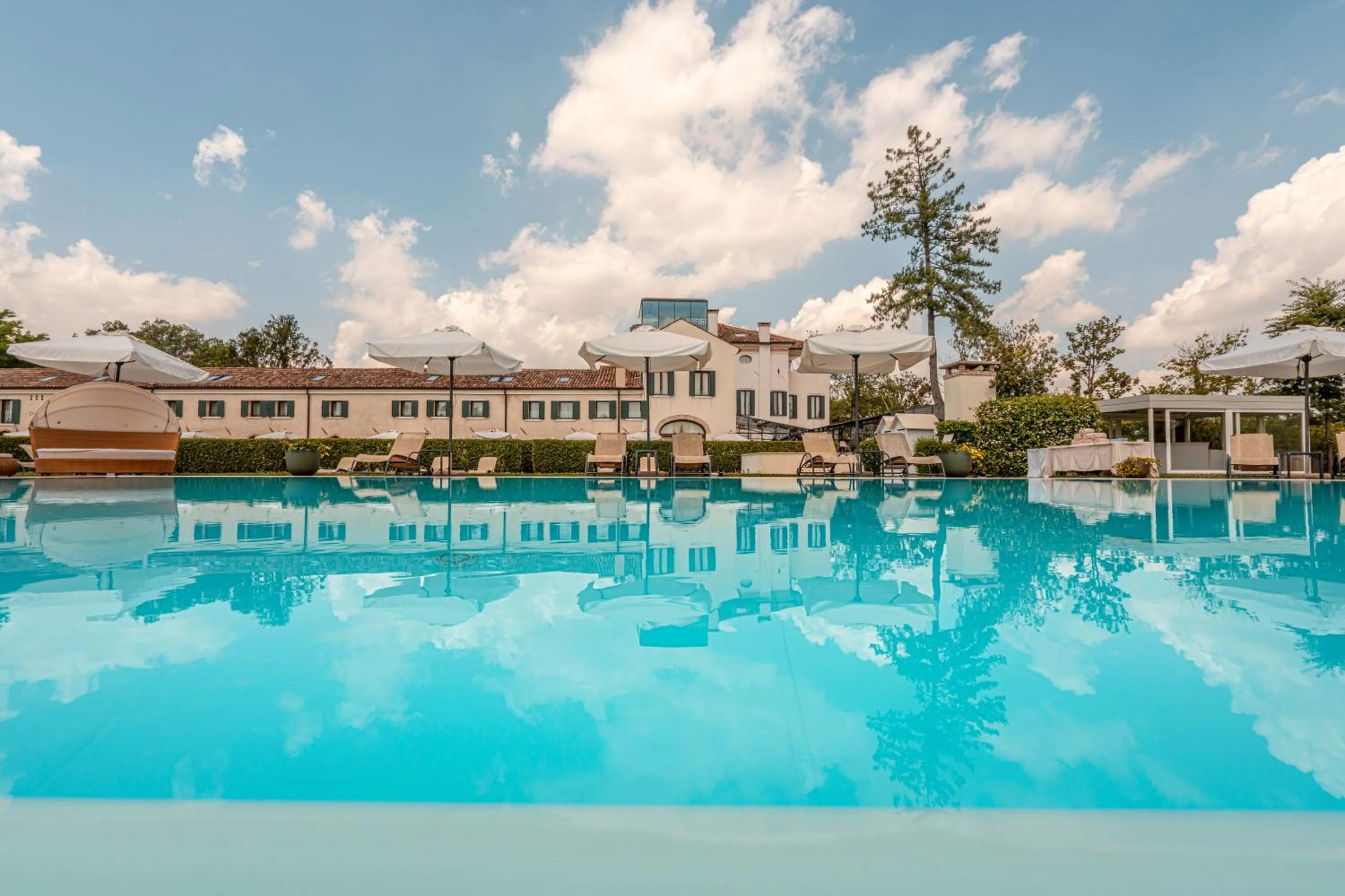 Swimming pool in Hotel Villa Barbarich