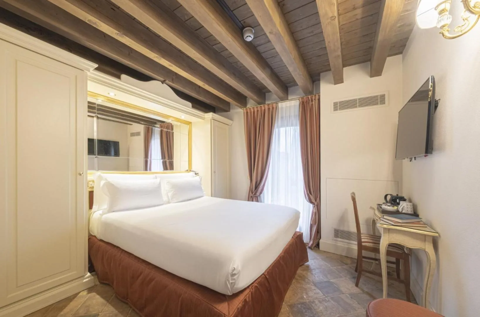 Bed in Hotel Villa Barbarich