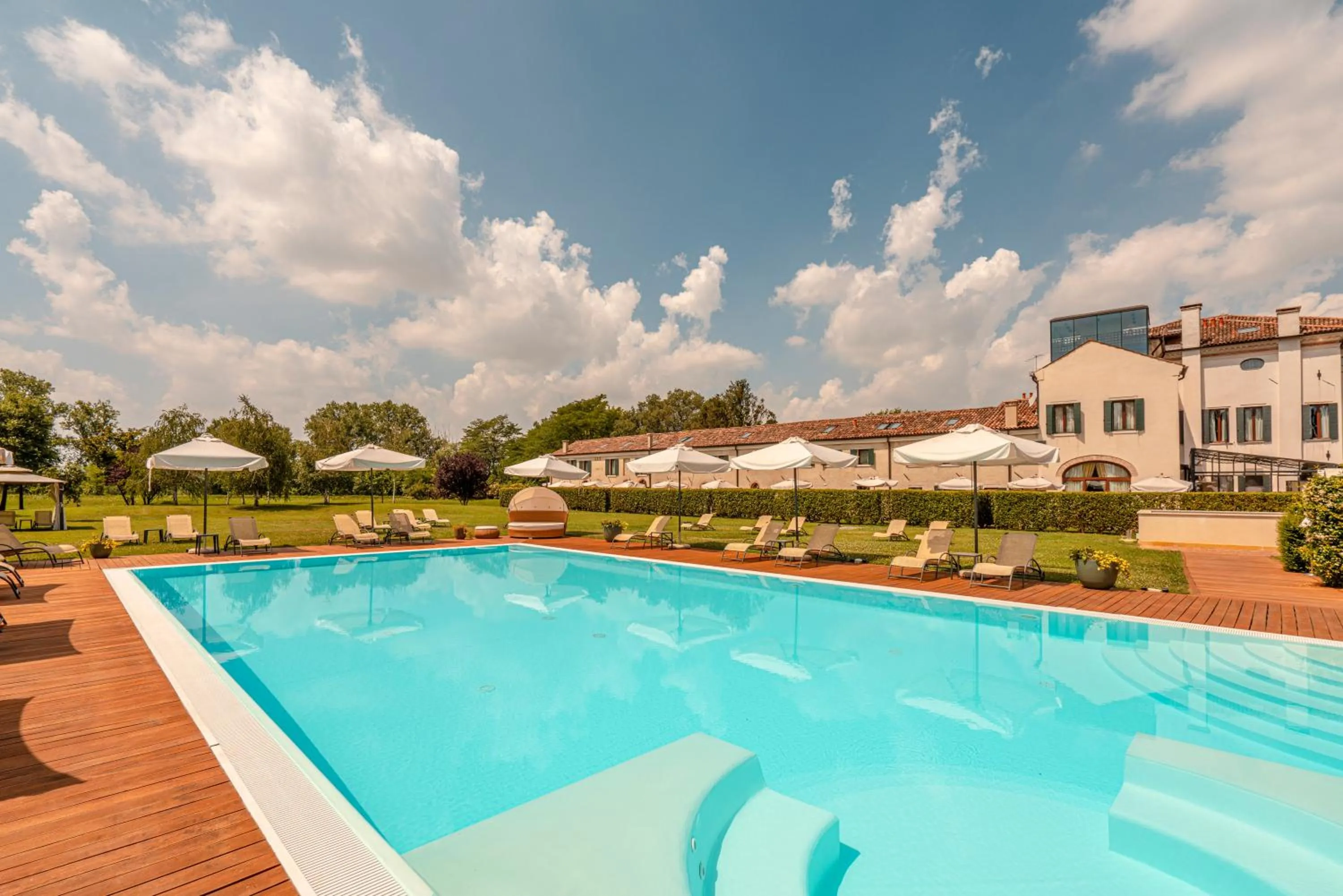 Swimming pool in Hotel Villa Barbarich