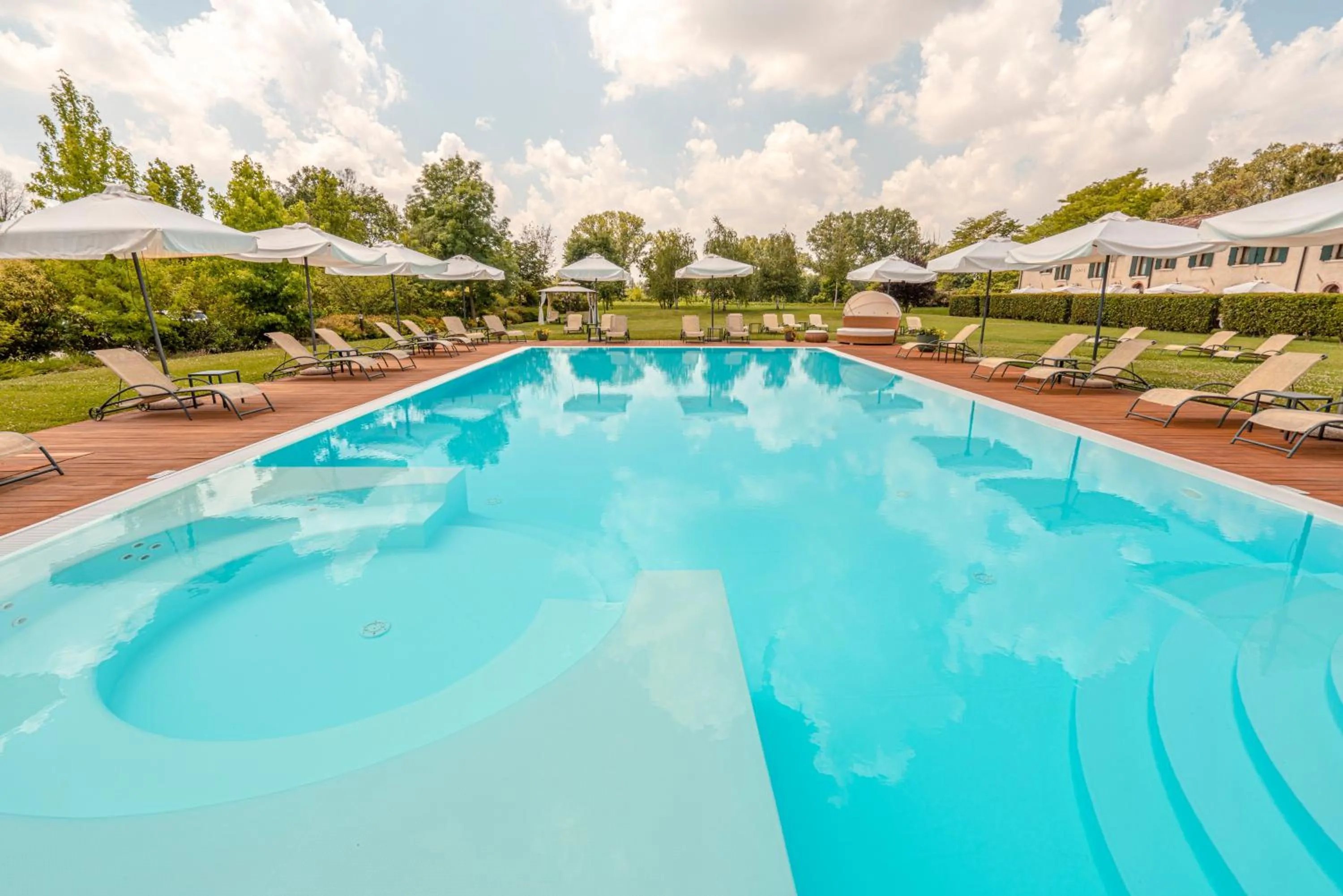 Swimming pool in Hotel Villa Barbarich