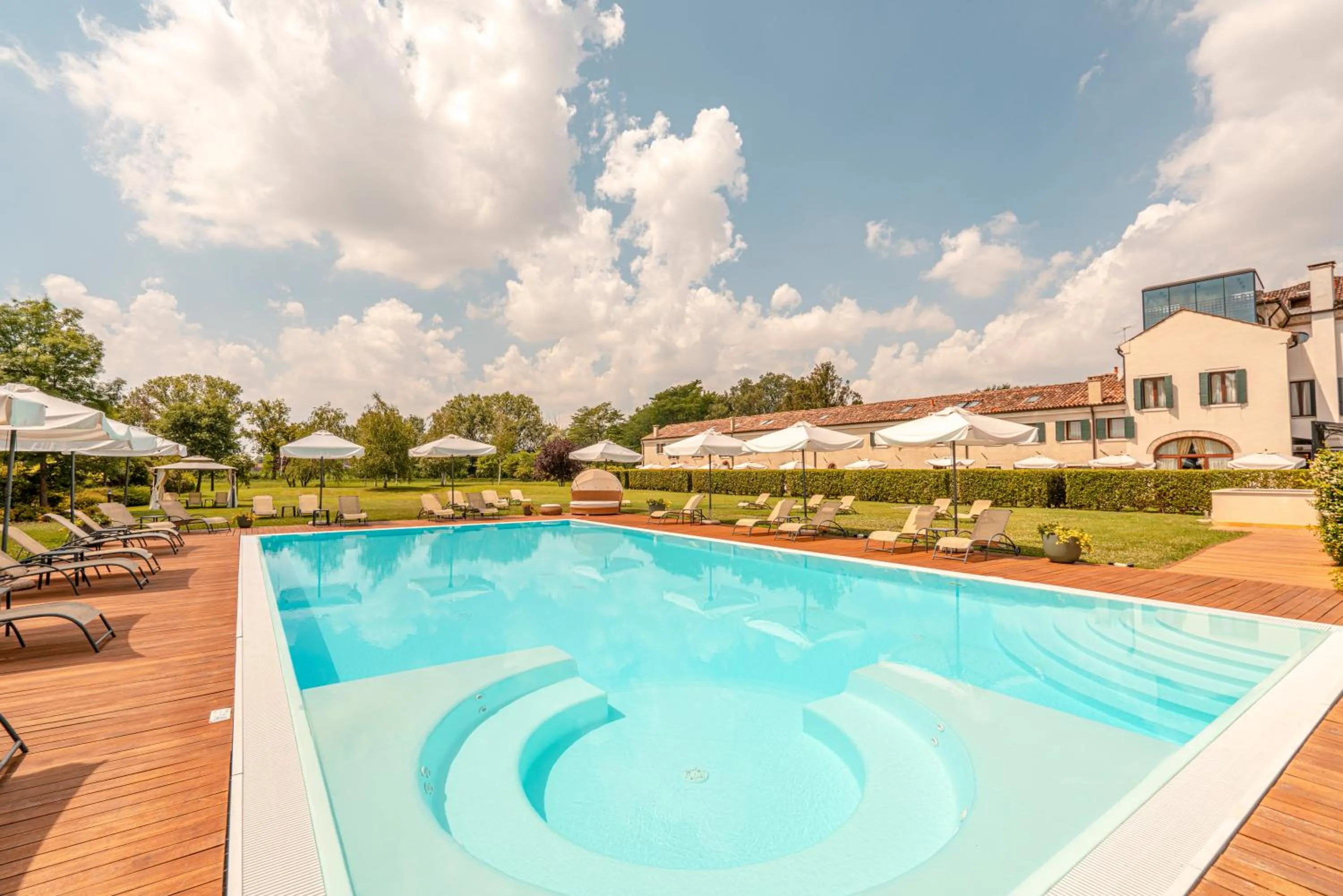 Swimming pool in Hotel Villa Barbarich